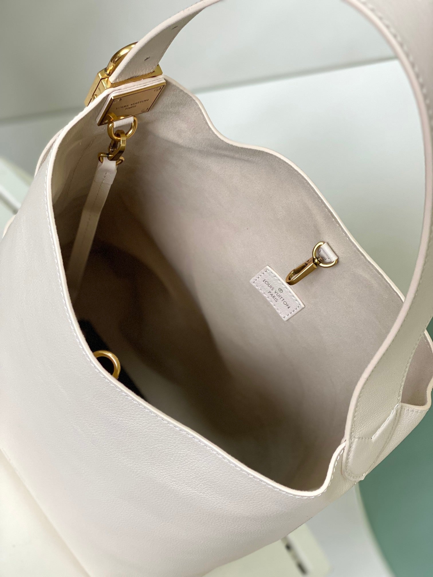 LOUIS VUITTON- LV bag