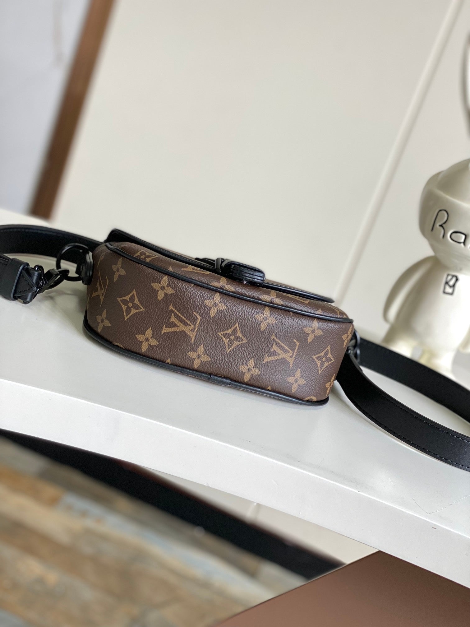 LOUIS VUITTON- LV bag
