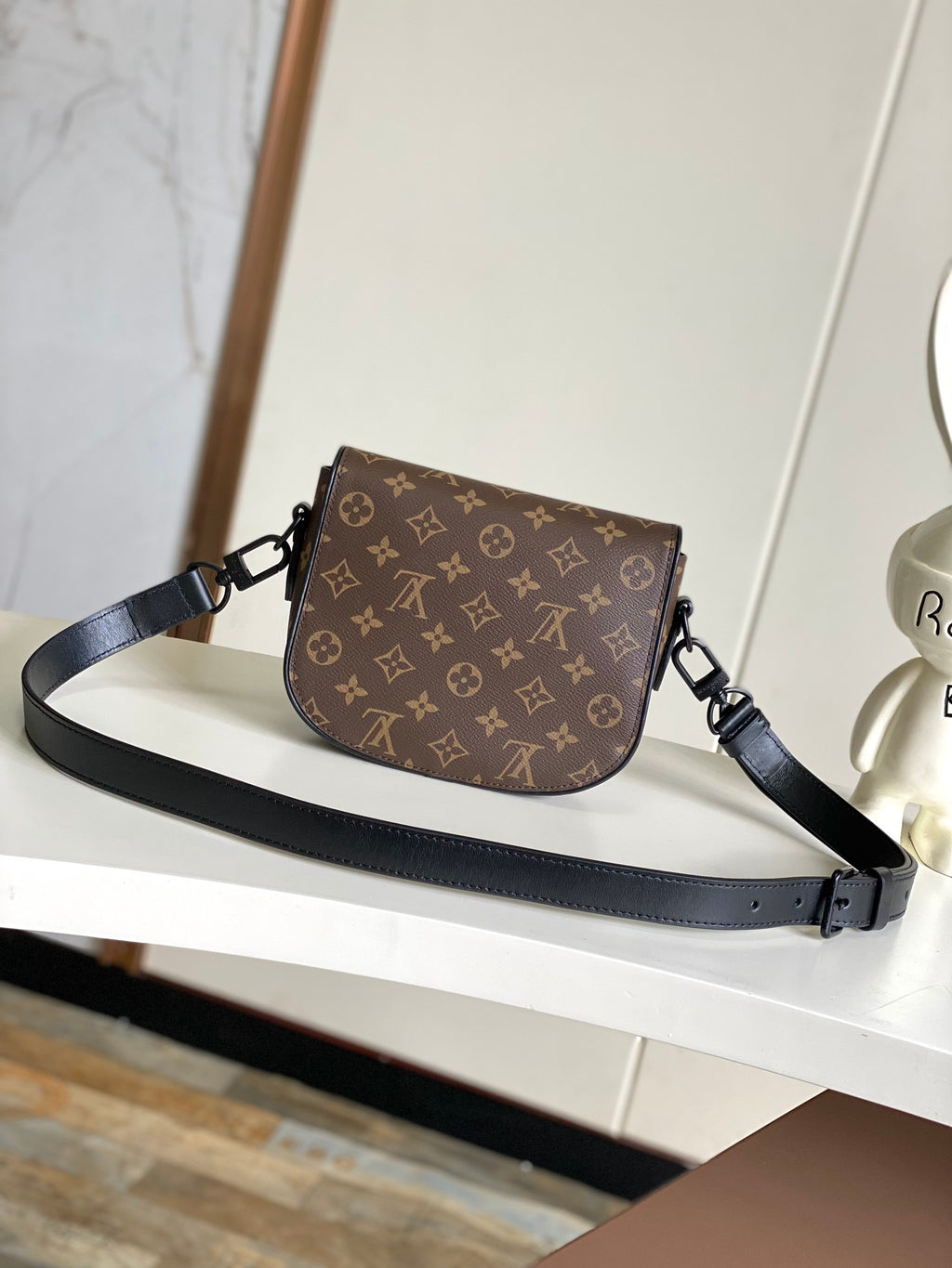 LOUIS VUITTON- LV bag