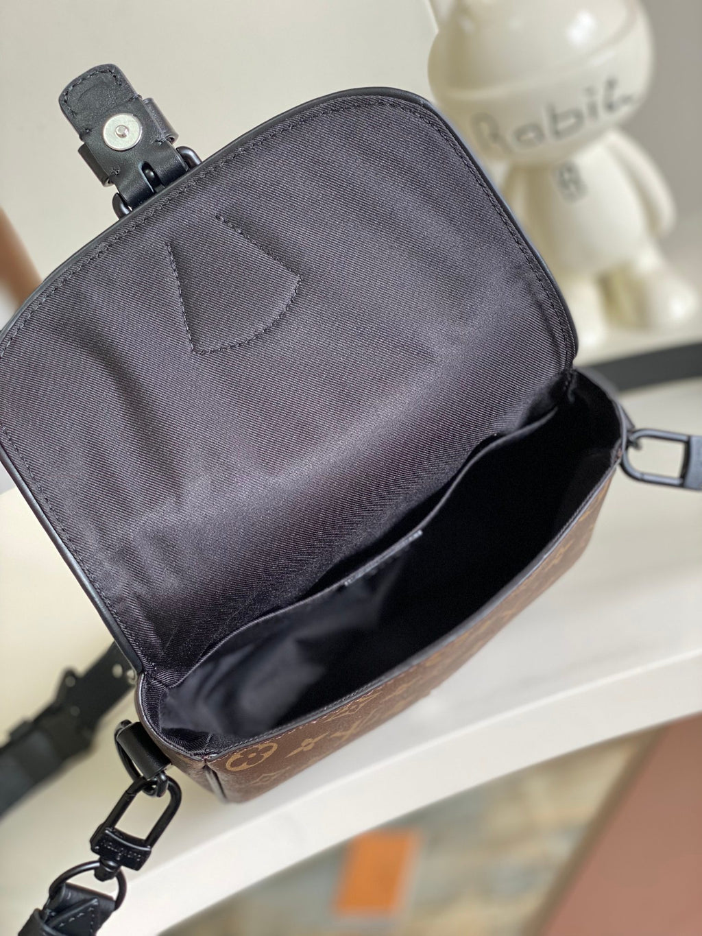 LOUIS VUITTON- LV bag