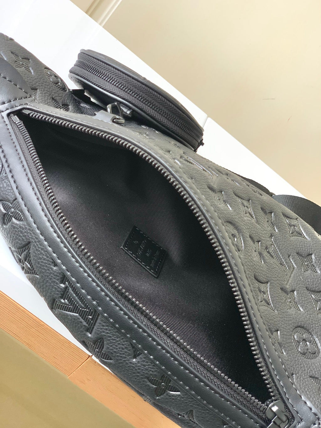 LOUIS VUITTON- LV bag
