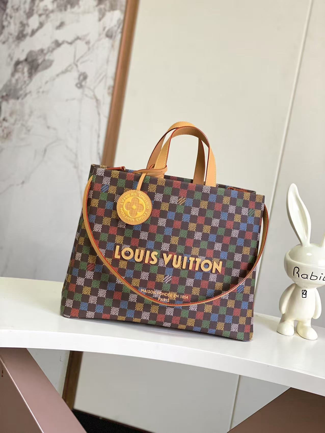 LOUIS VUITTON- LV bag