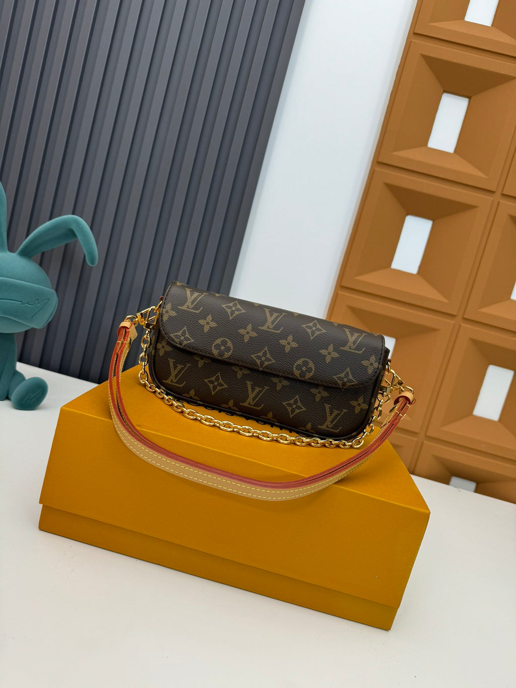 LOUIS VUITTON- LV bag