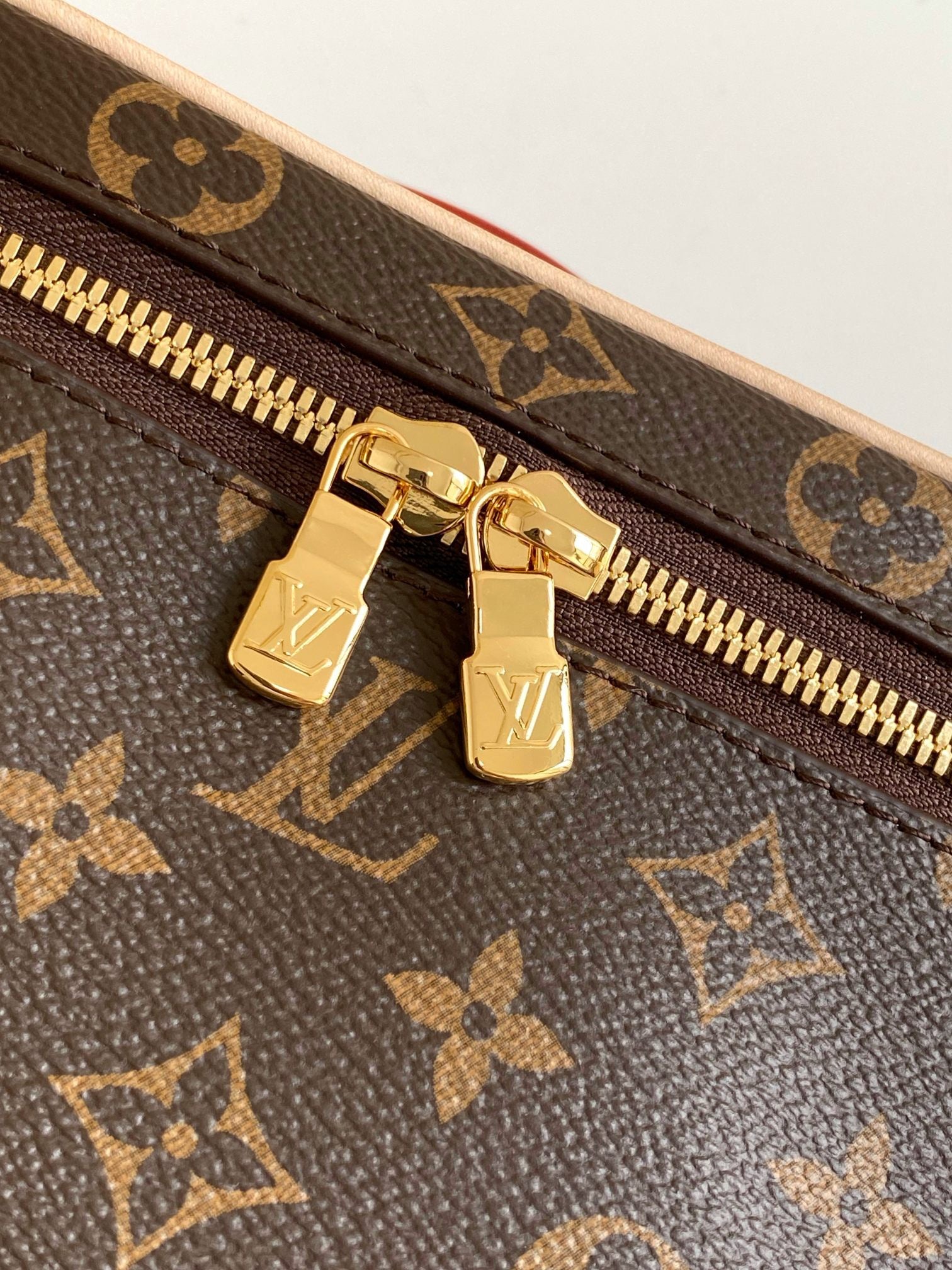 LOUIS VUITTON- LV bag