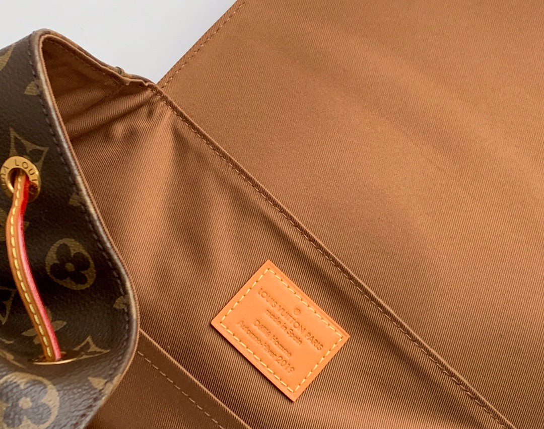 LOUIS VUITTON- LV bag