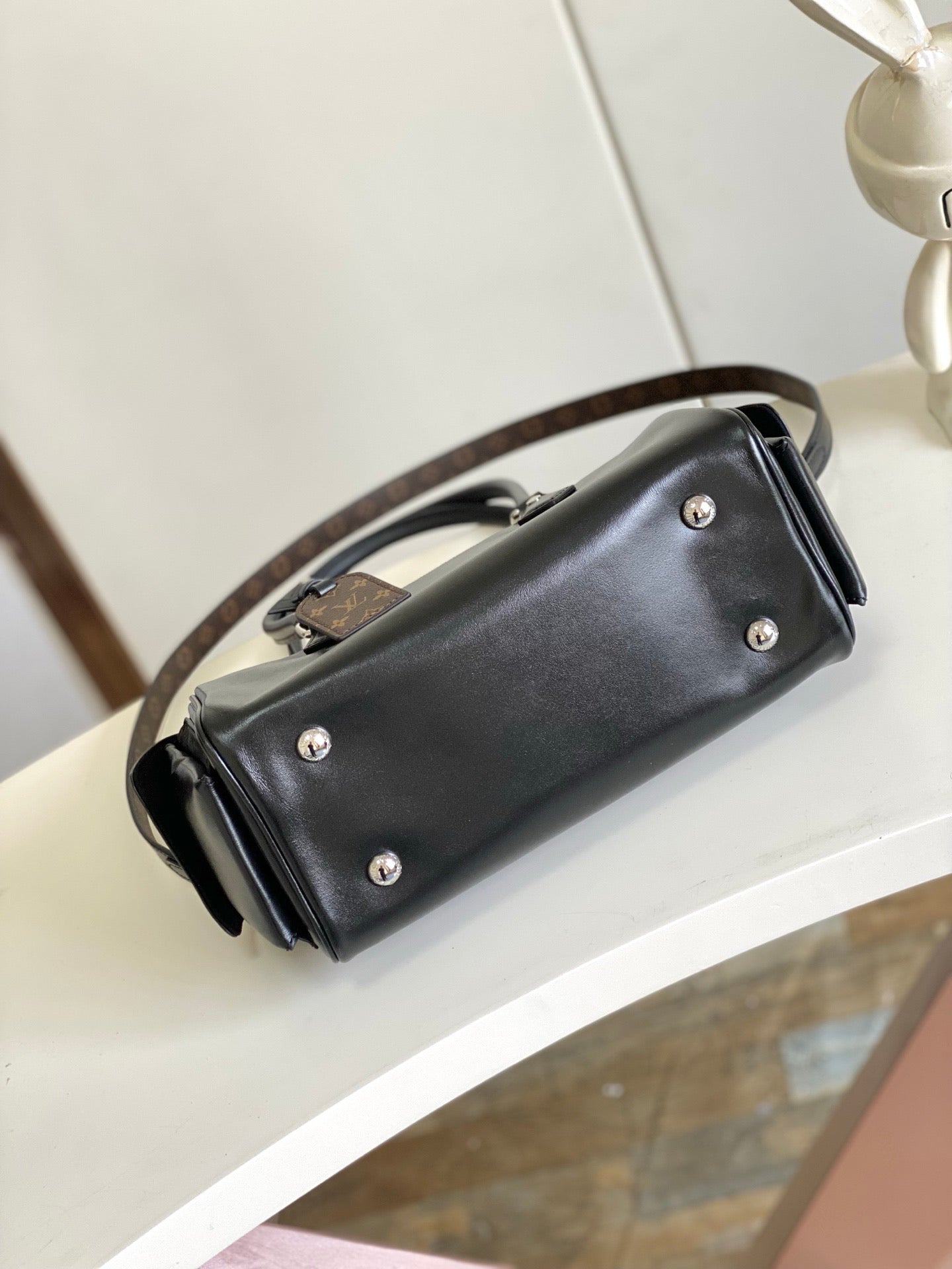 LOUIS VUITTON- LV bag