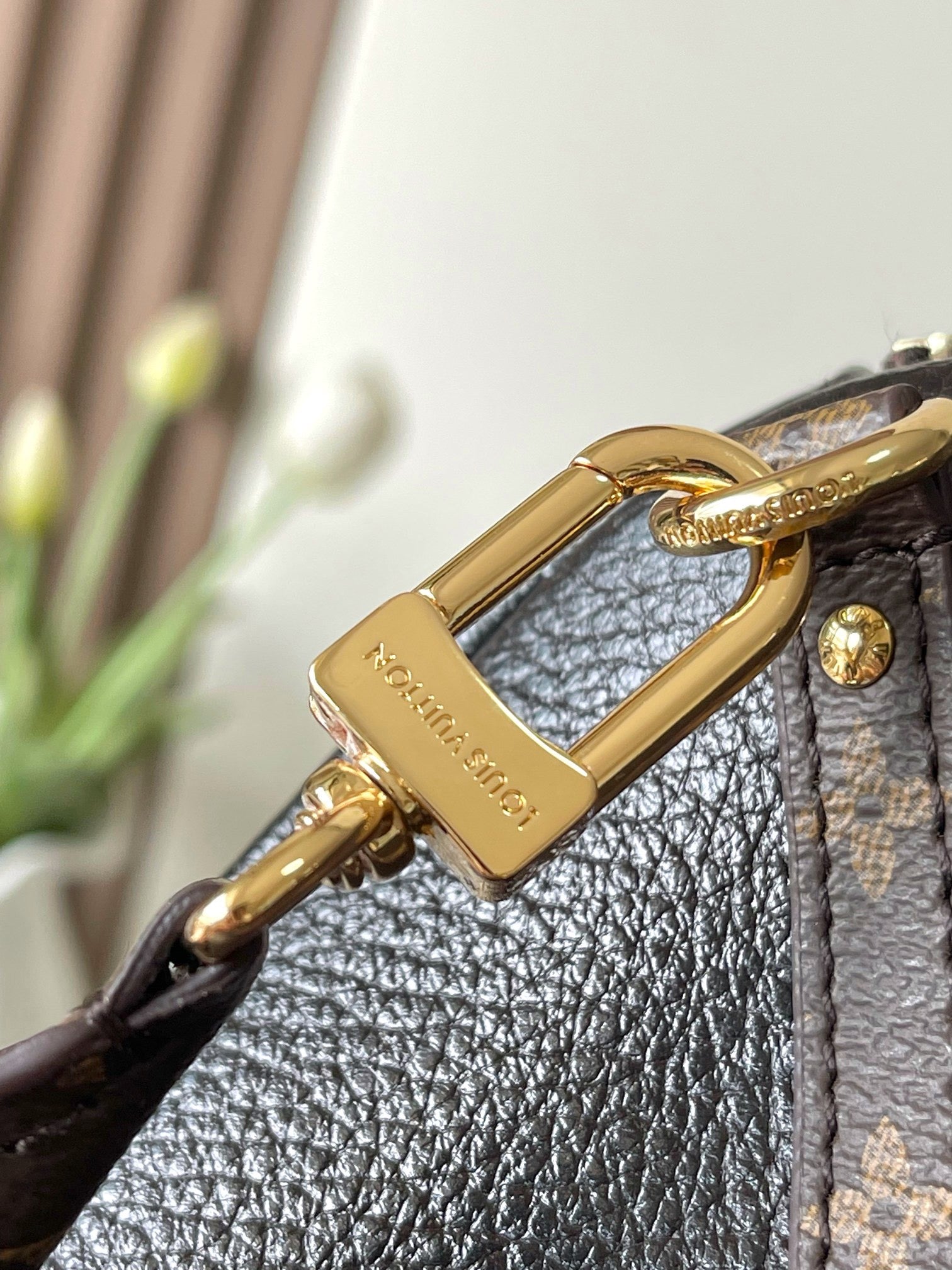 LOUIS VUITTON- LV bag