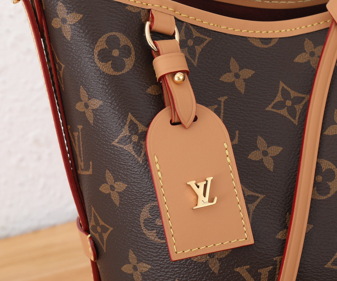 LOUIS VUITTON- LV bag
