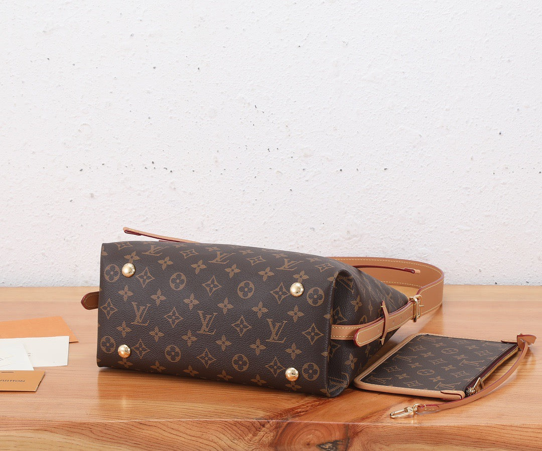 LOUIS VUITTON- LV bag