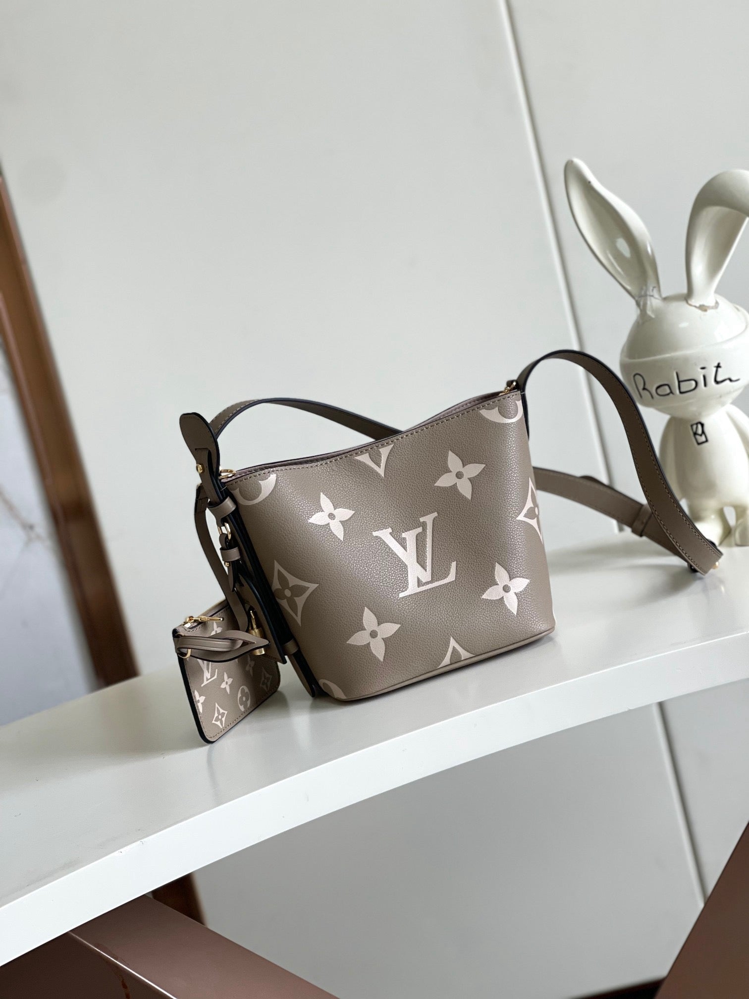 LOUIS VUITTON- LV bag