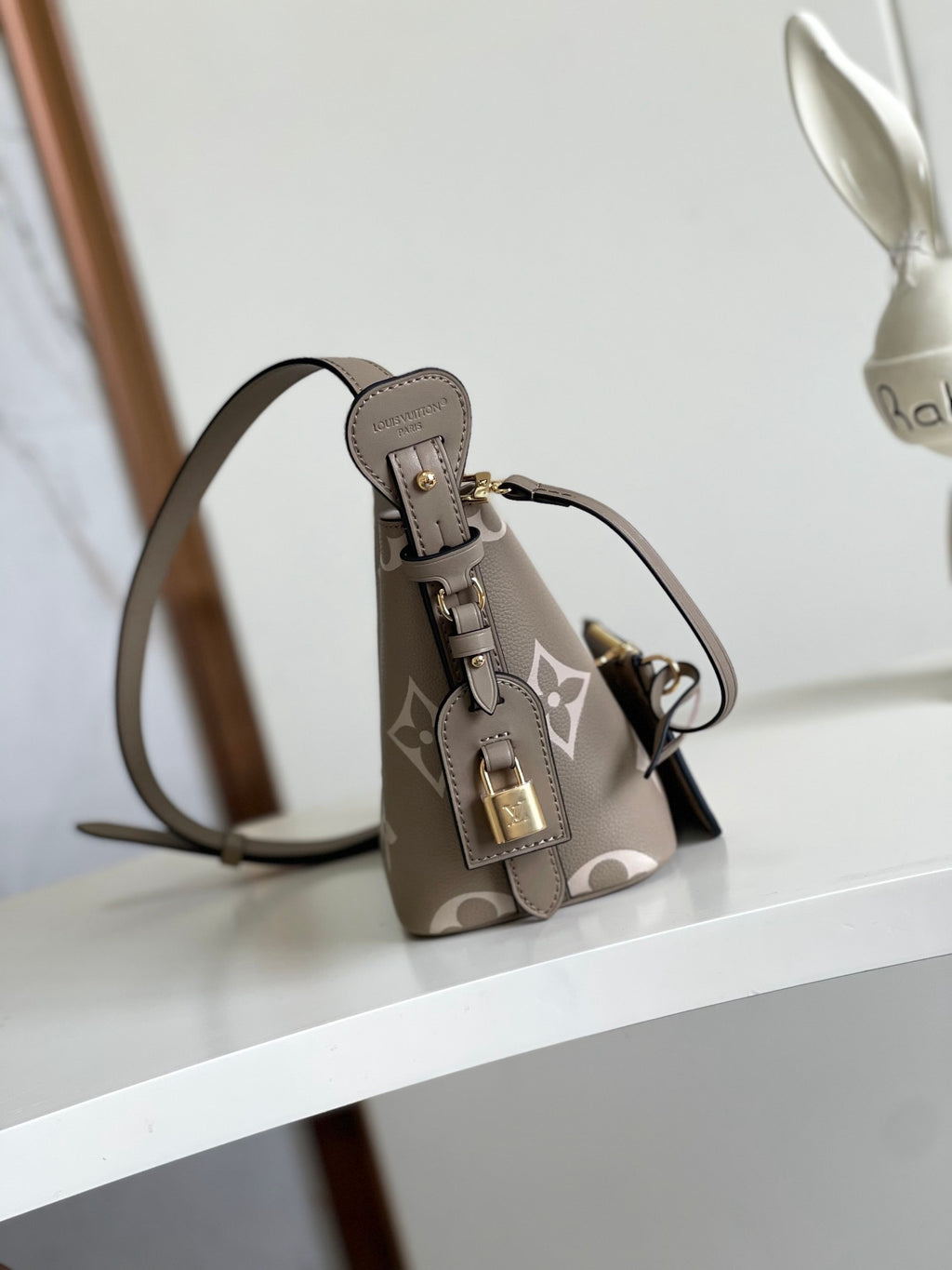 LOUIS VUITTON- LV bag