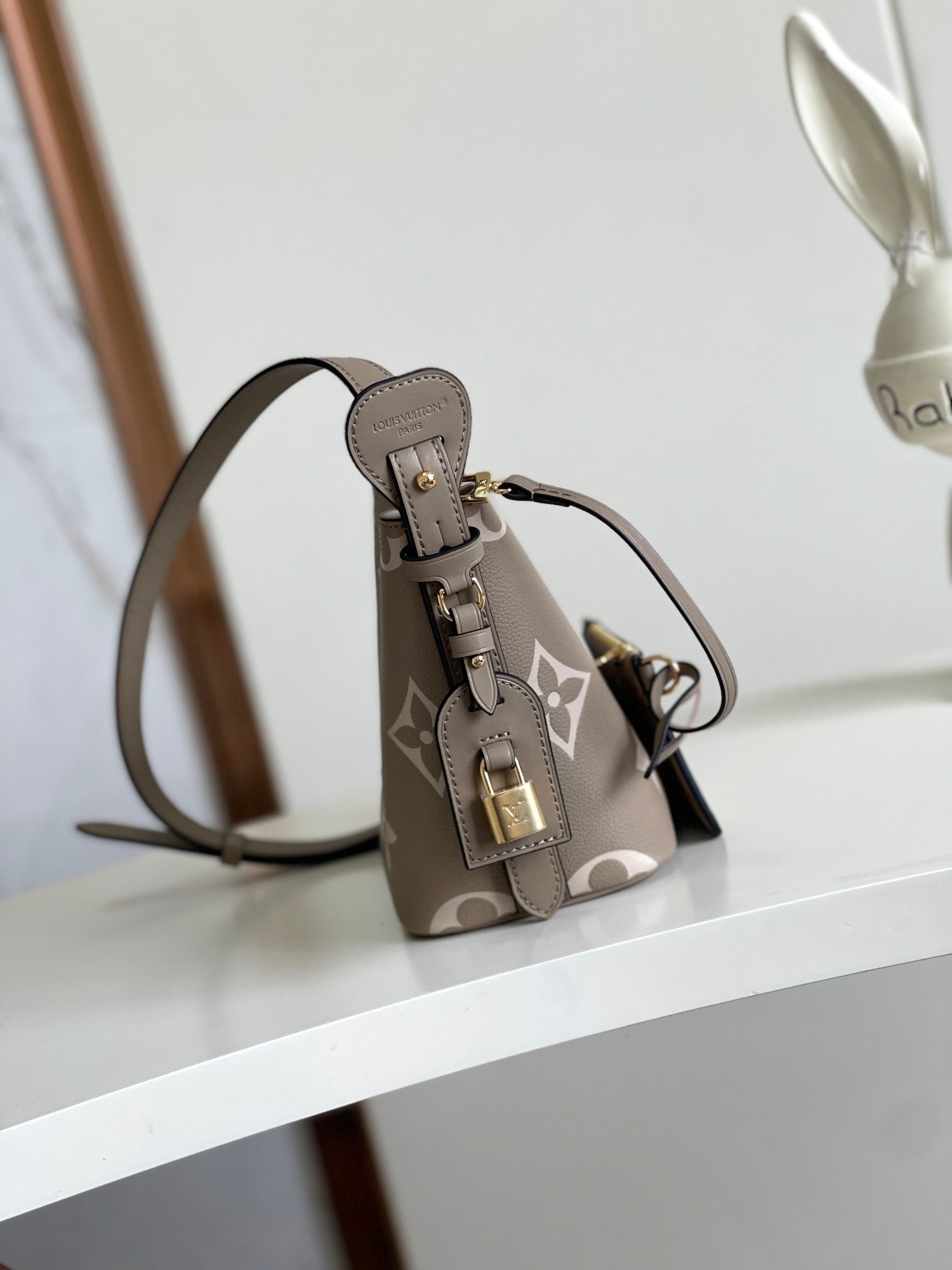 LOUIS VUITTON- LV bag