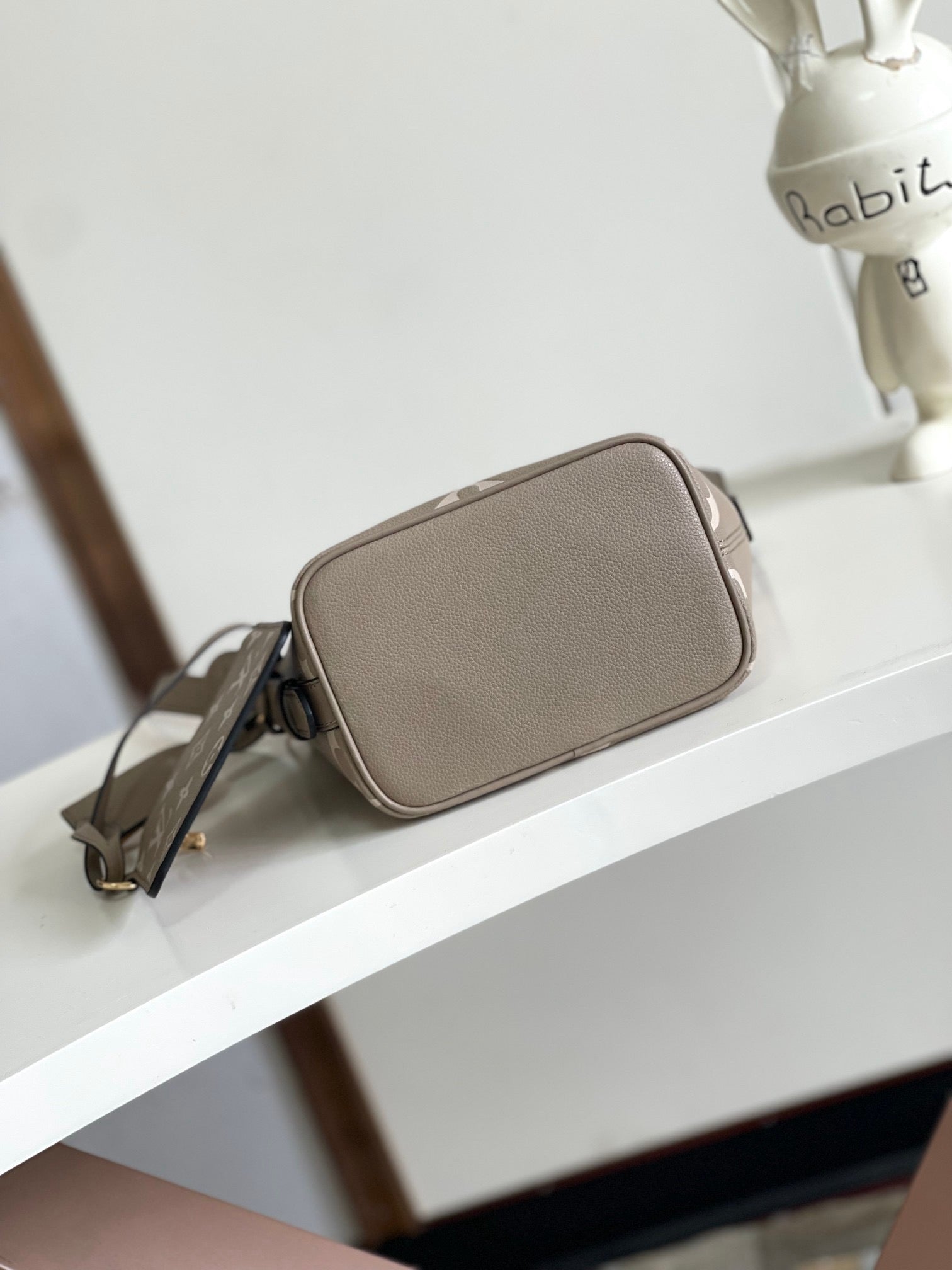 LOUIS VUITTON- LV bag