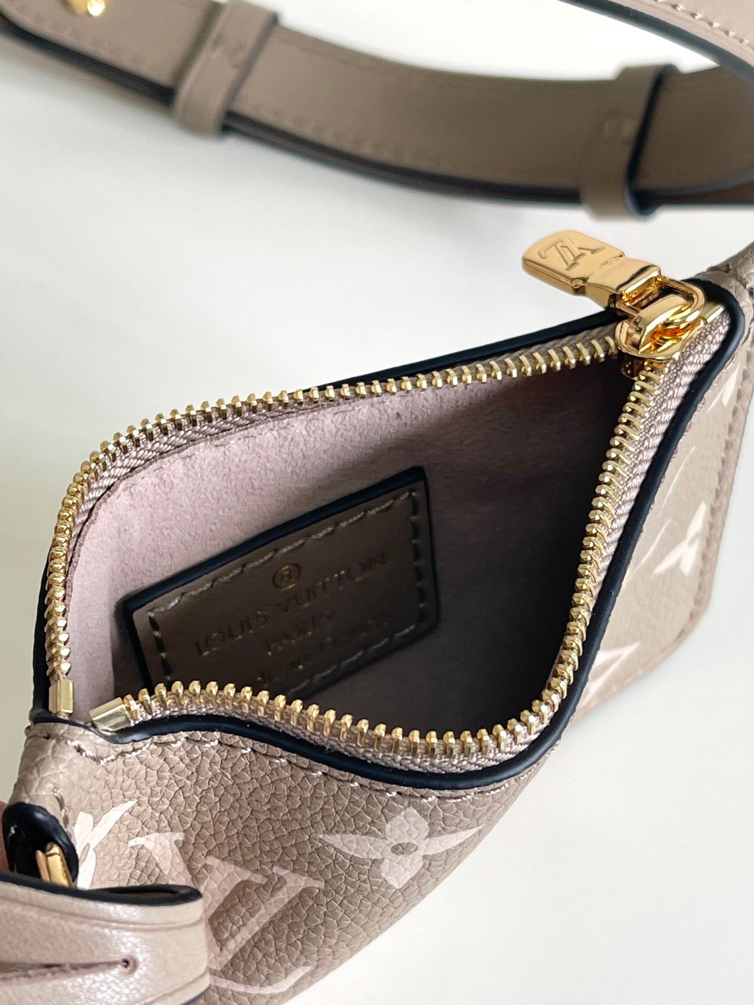 LOUIS VUITTON- LV bag