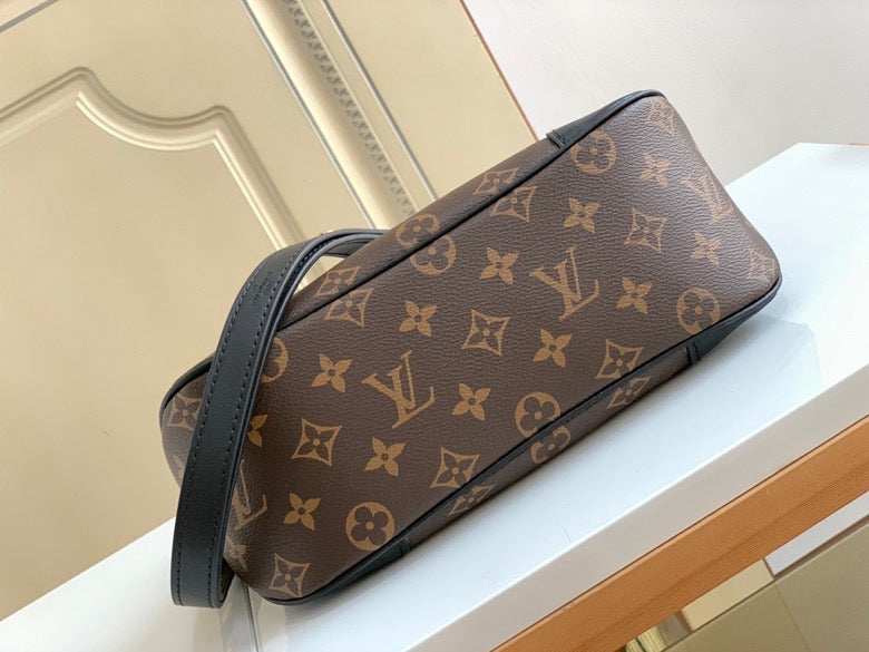 LOUIS VUITTON- LV bag