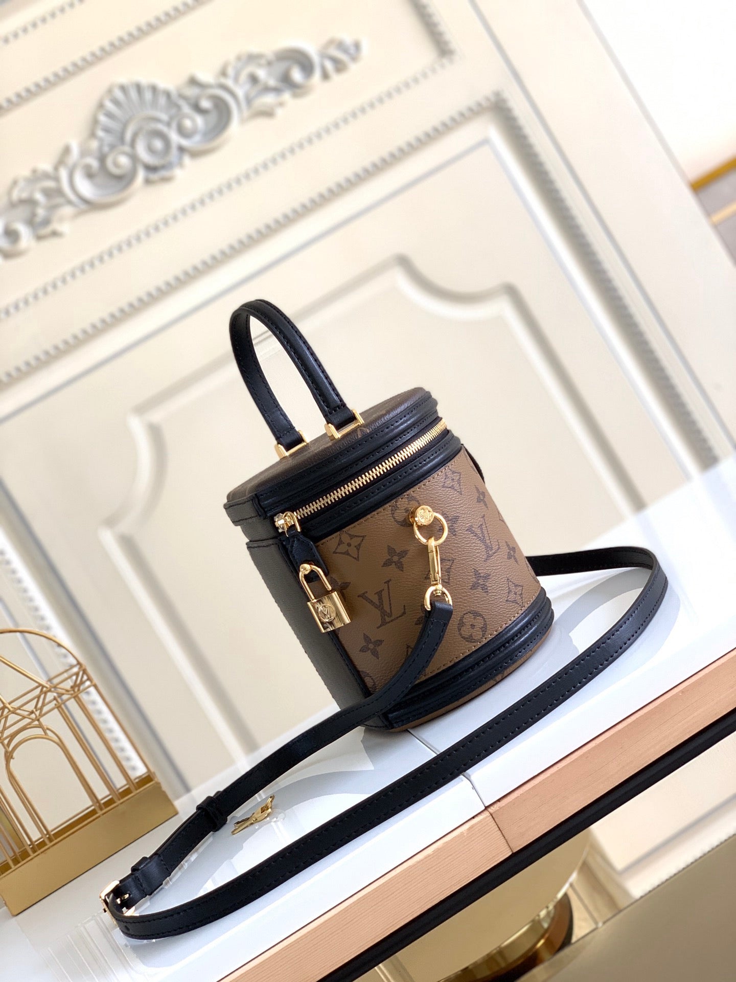 LOUIS VUITTON- LV bag