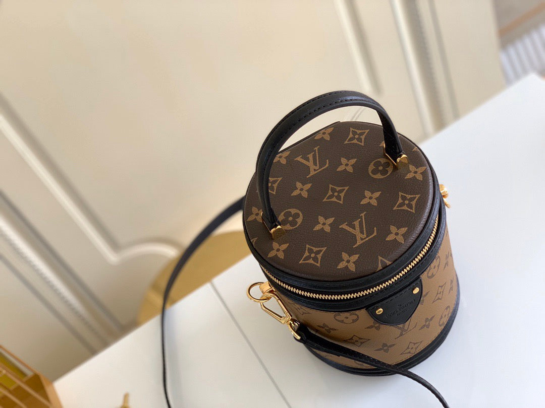 LOUIS VUITTON- LV bag