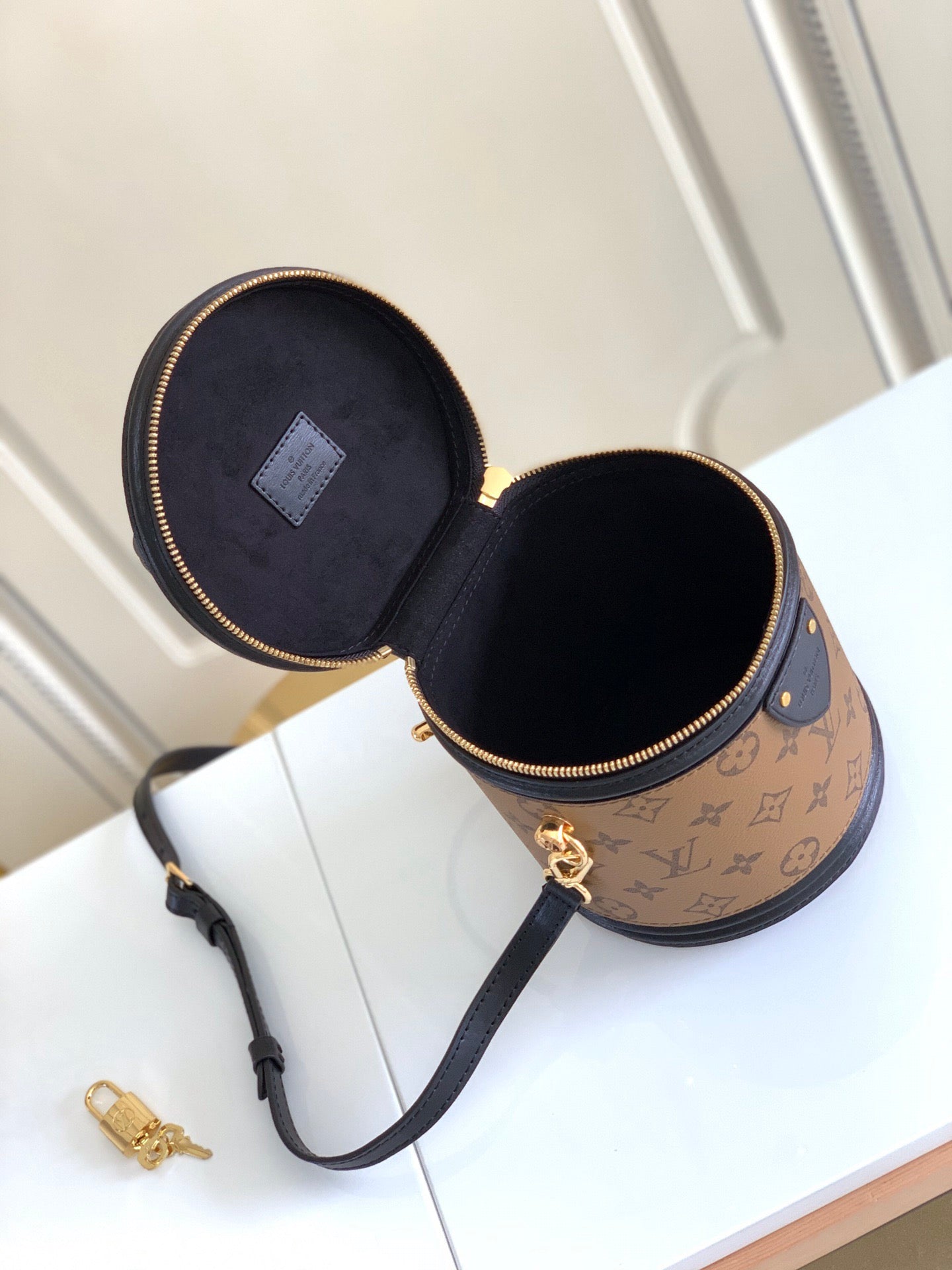 LOUIS VUITTON- LV bag