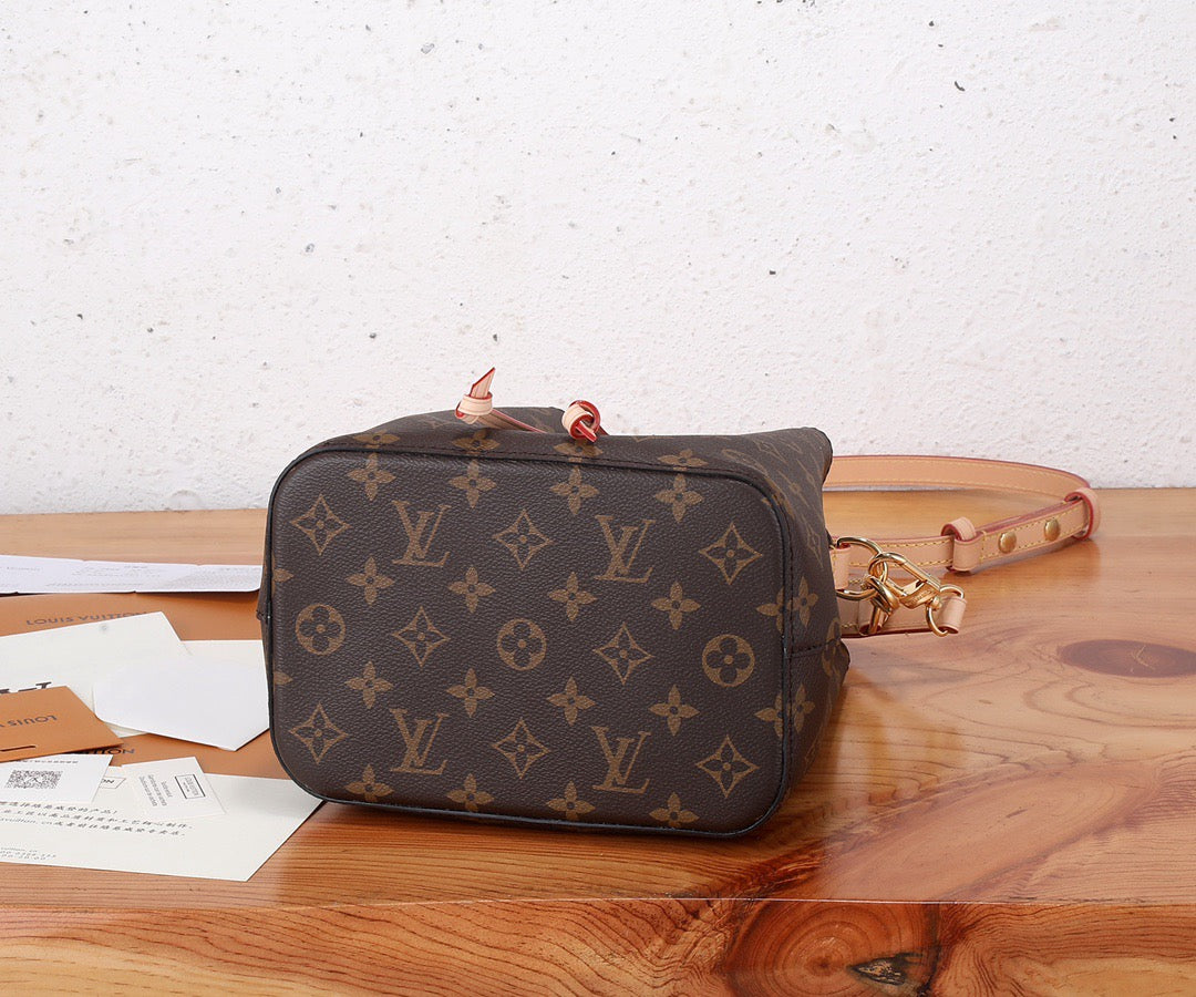 LOUIS VUITTON- LV bag