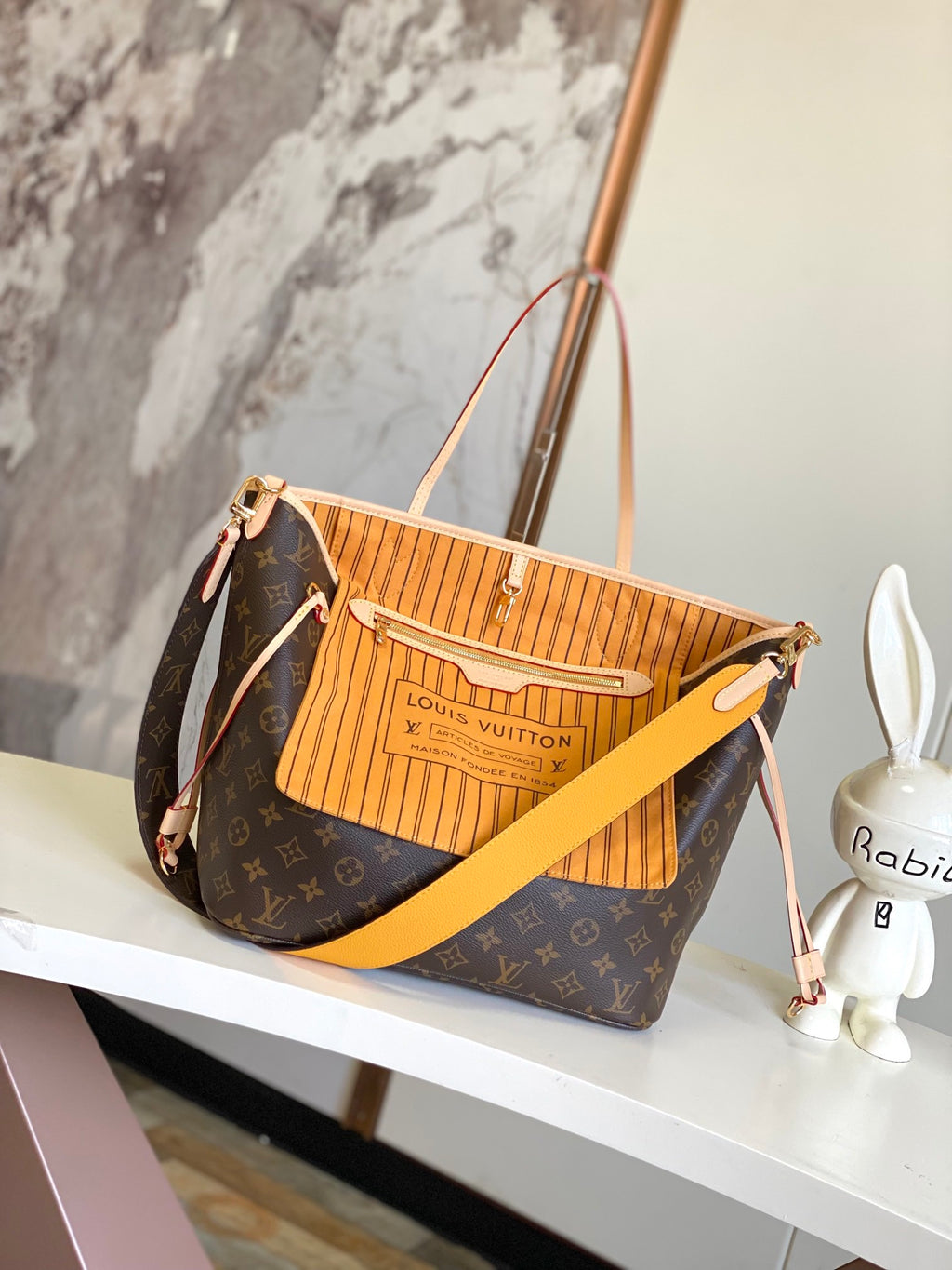 LOUIS VUITTON- LV bag