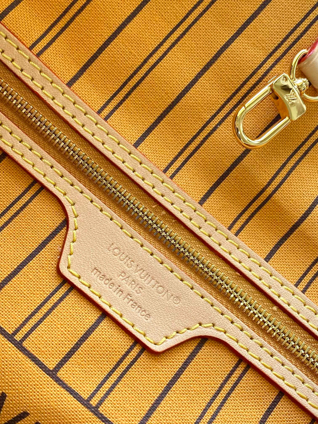 LOUIS VUITTON- LV bag