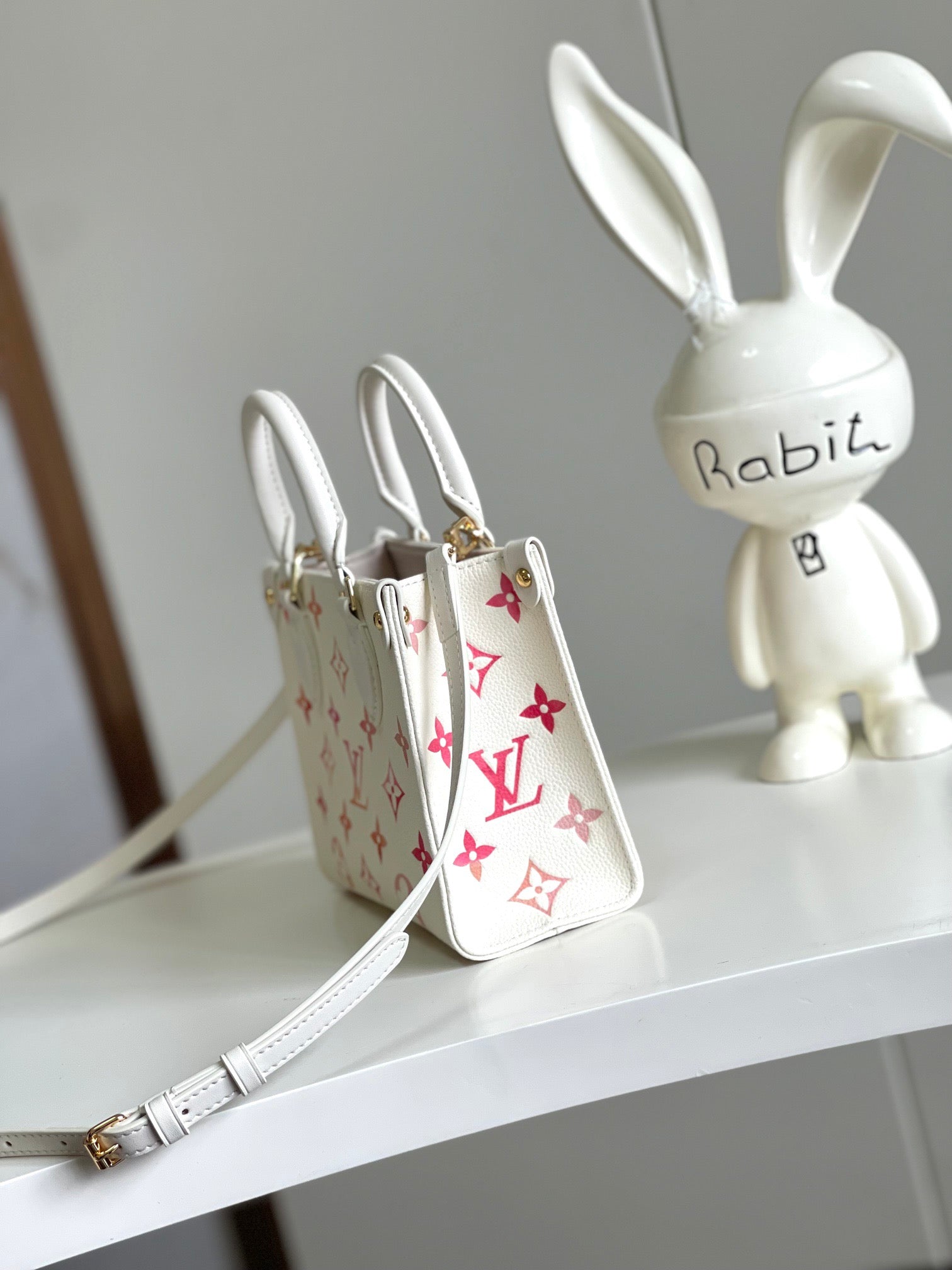 LOUIS VUITTON- LV bag