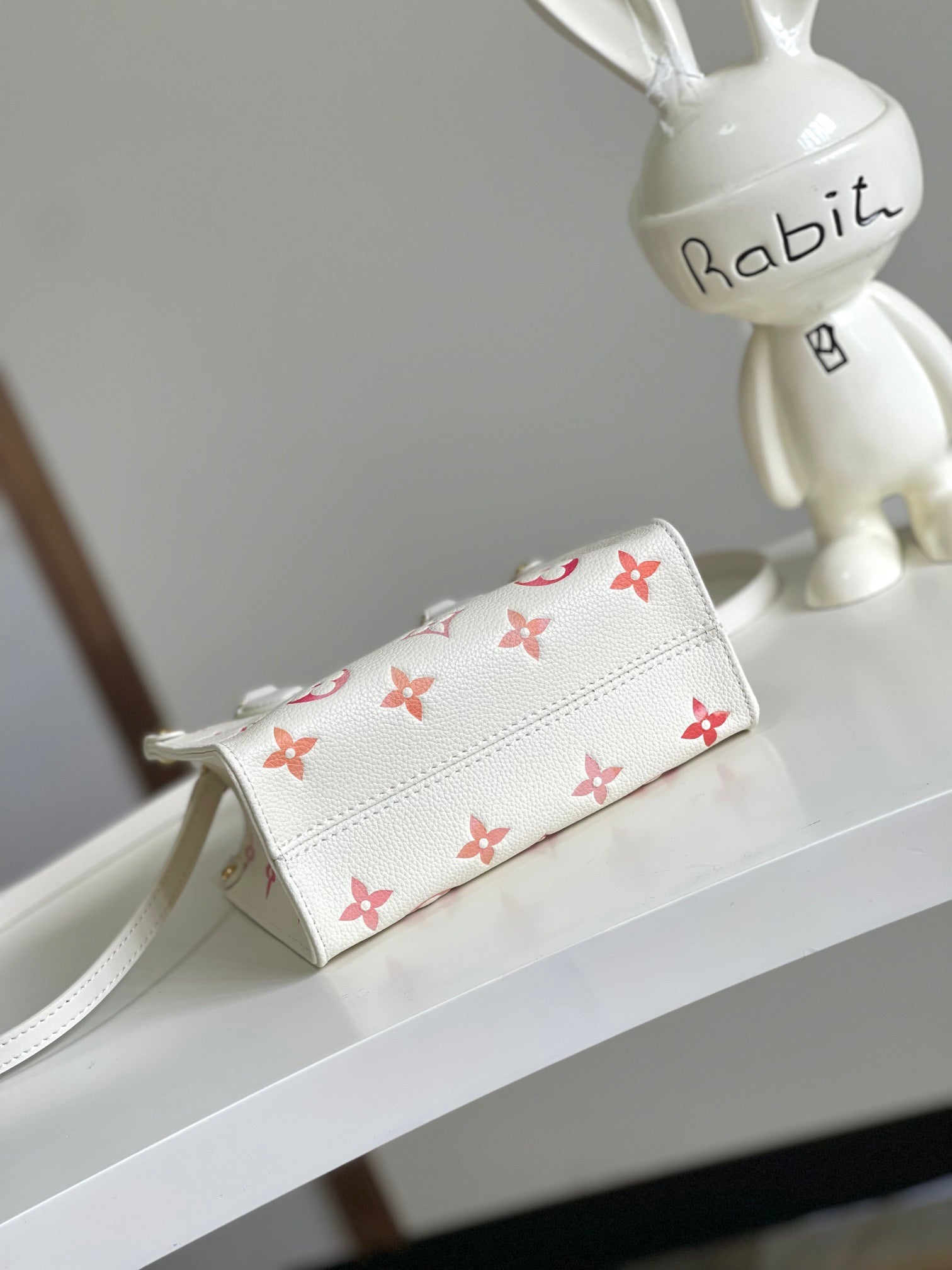 LOUIS VUITTON- LV bag