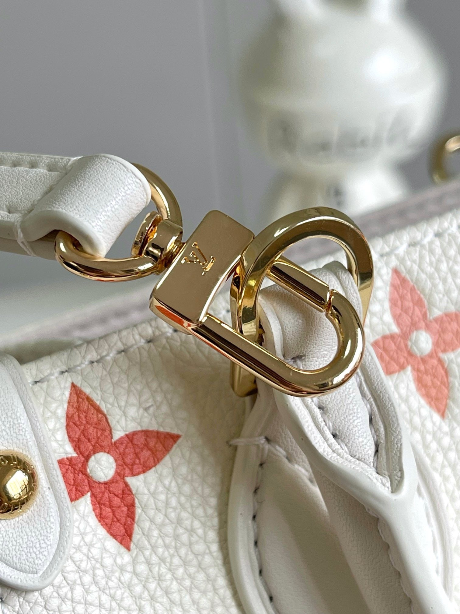 LOUIS VUITTON- LV bag