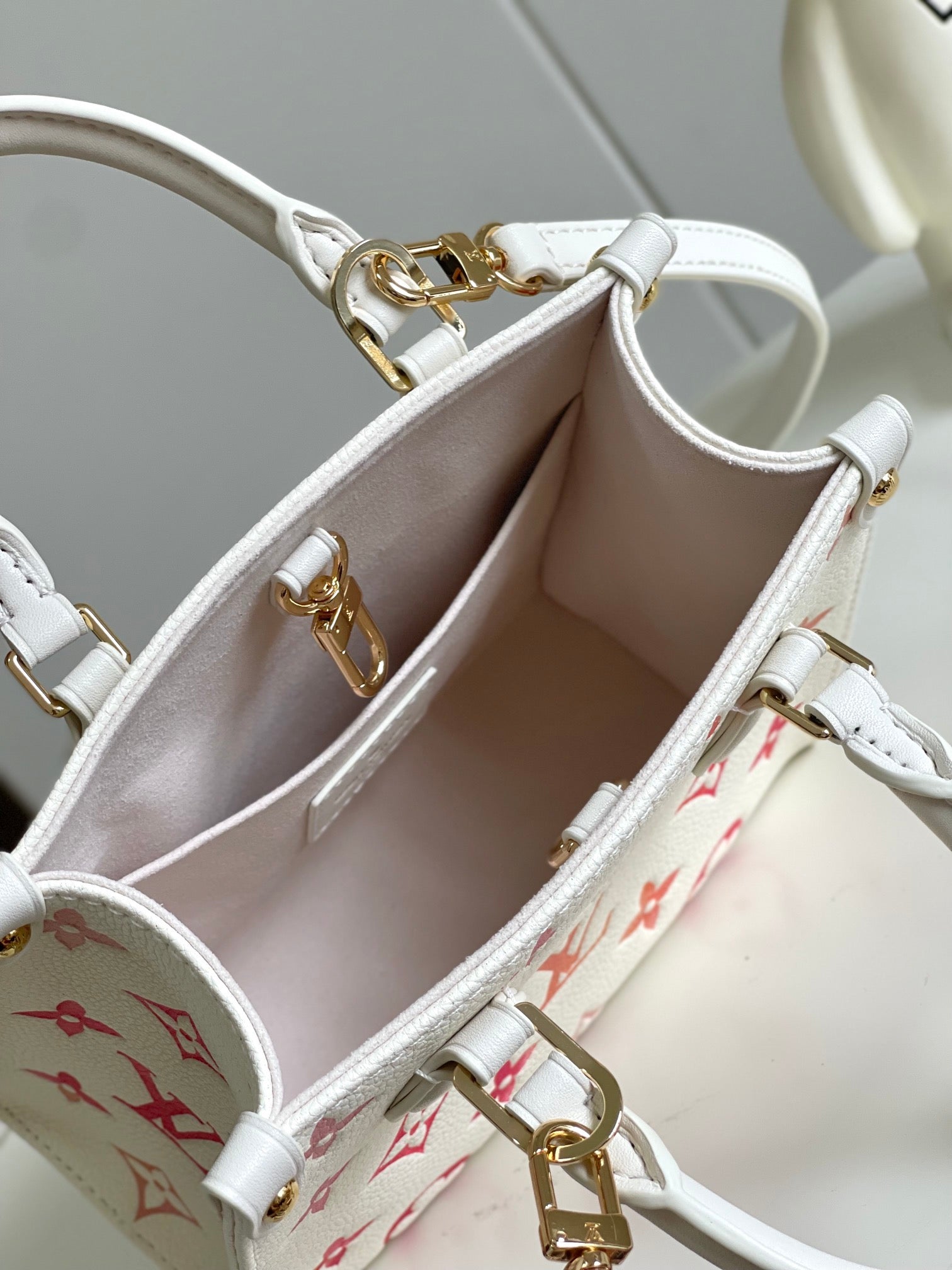 LOUIS VUITTON- LV bag