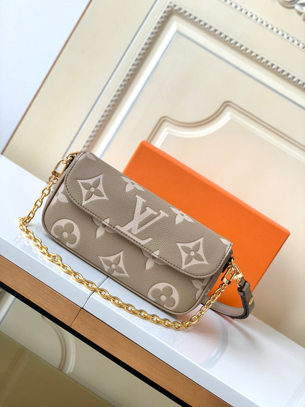 LOUIS VUITTON- LV bag