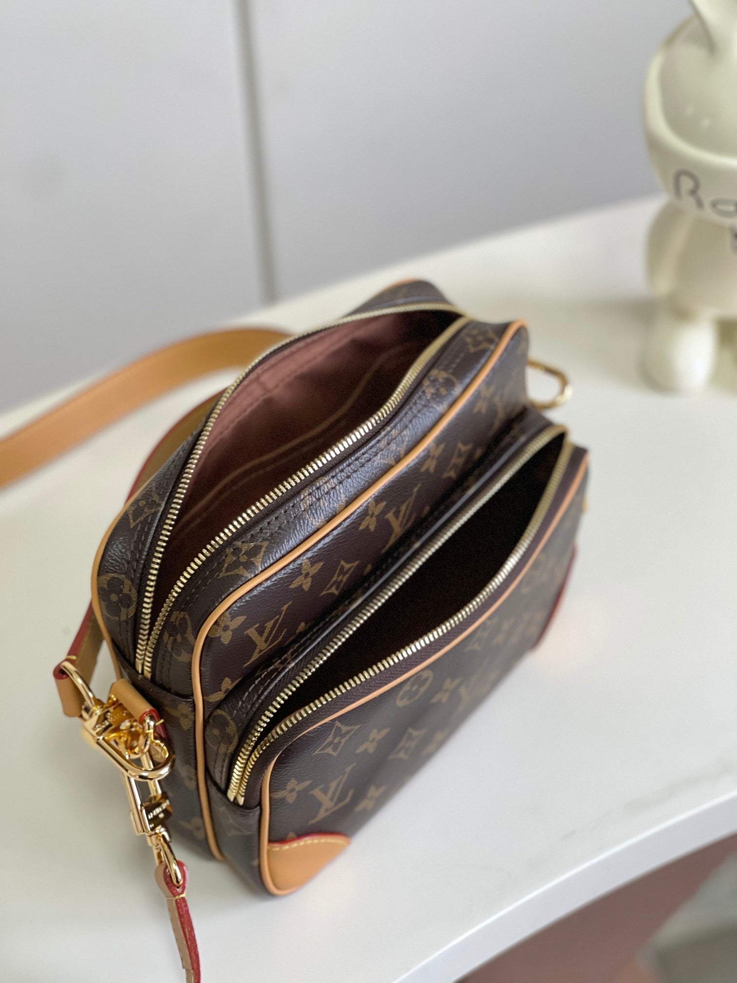 LOUIS VUITTON- LV bag