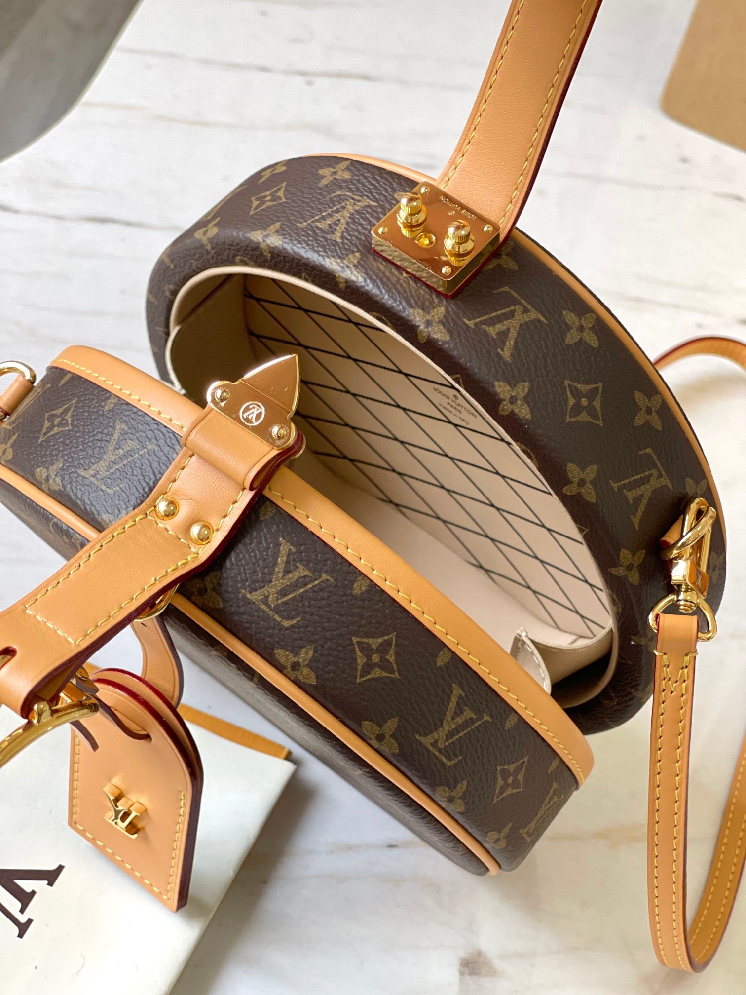 LOUIS VUITTON- LV bag