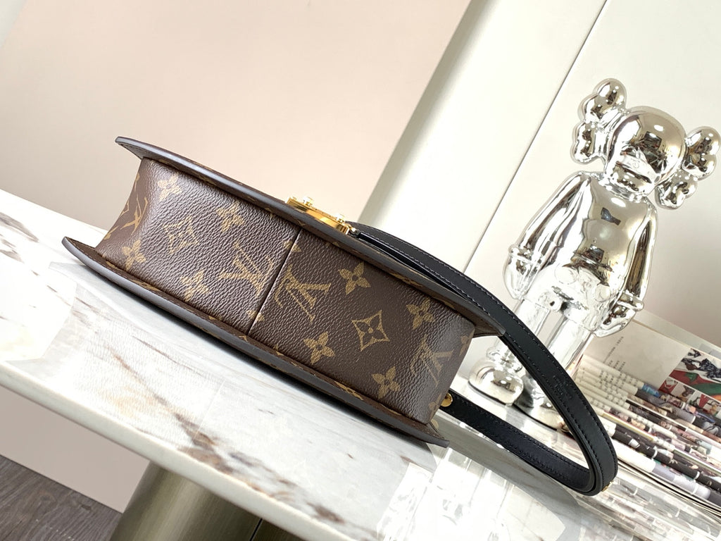 LOUIS VUITTON- LV bag