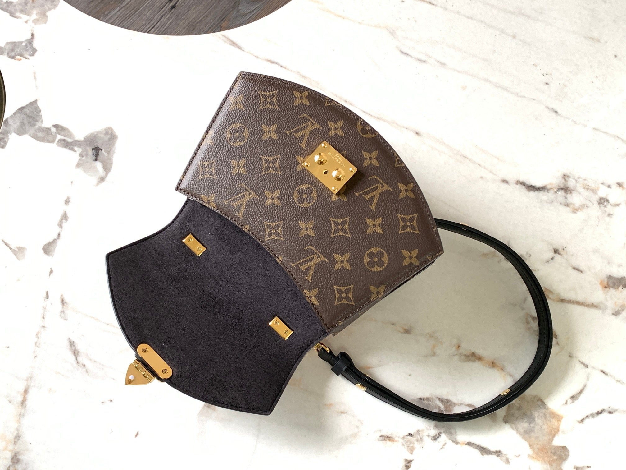 LOUIS VUITTON- LV bag