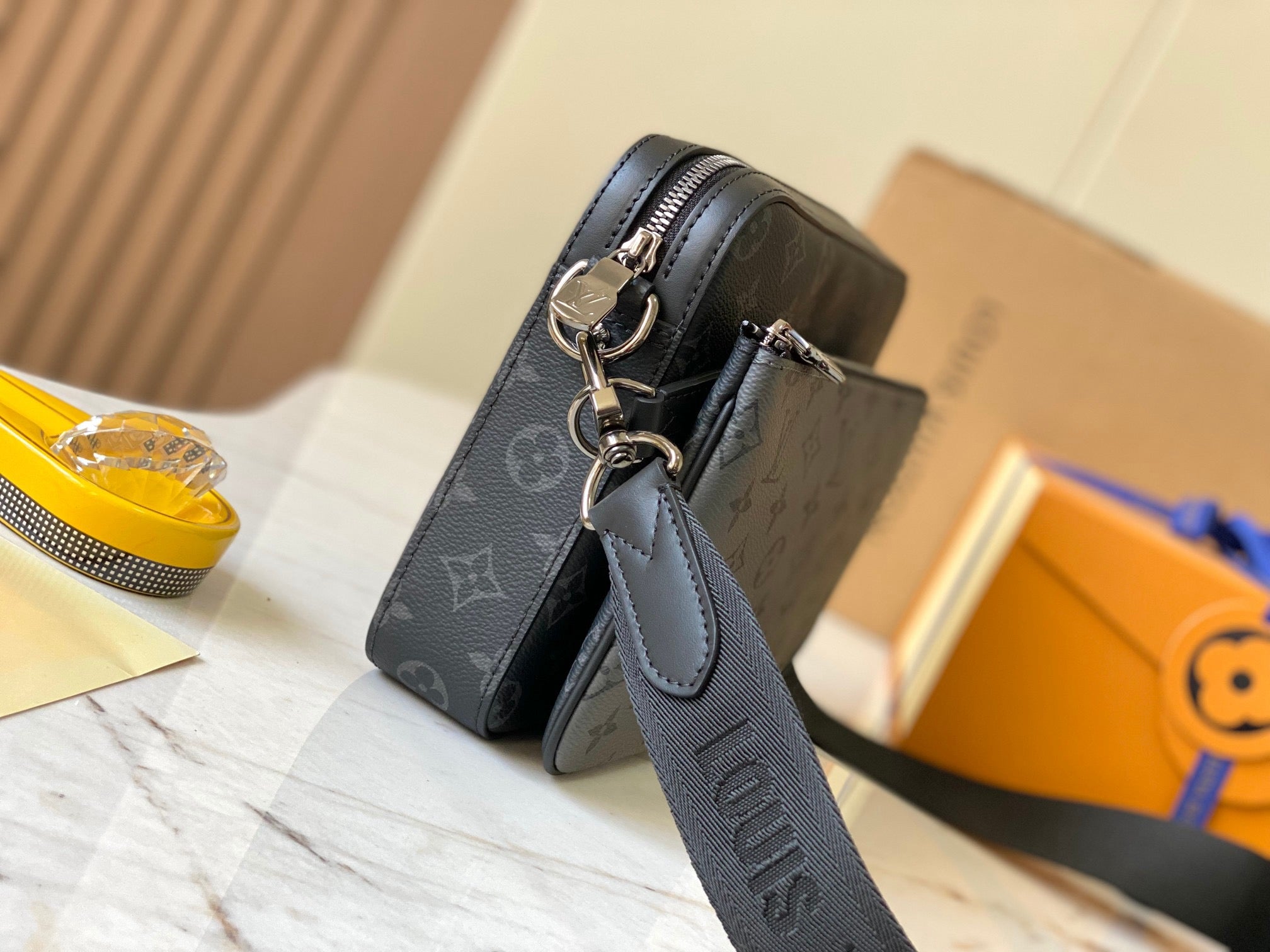 LOUIS VUITTON- LV bag