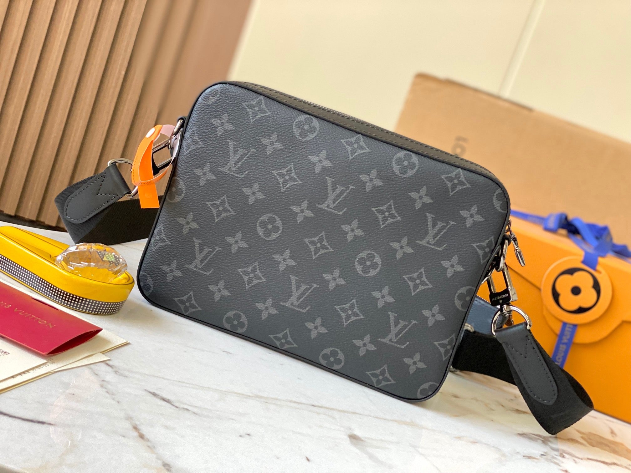 LOUIS VUITTON- LV bag
