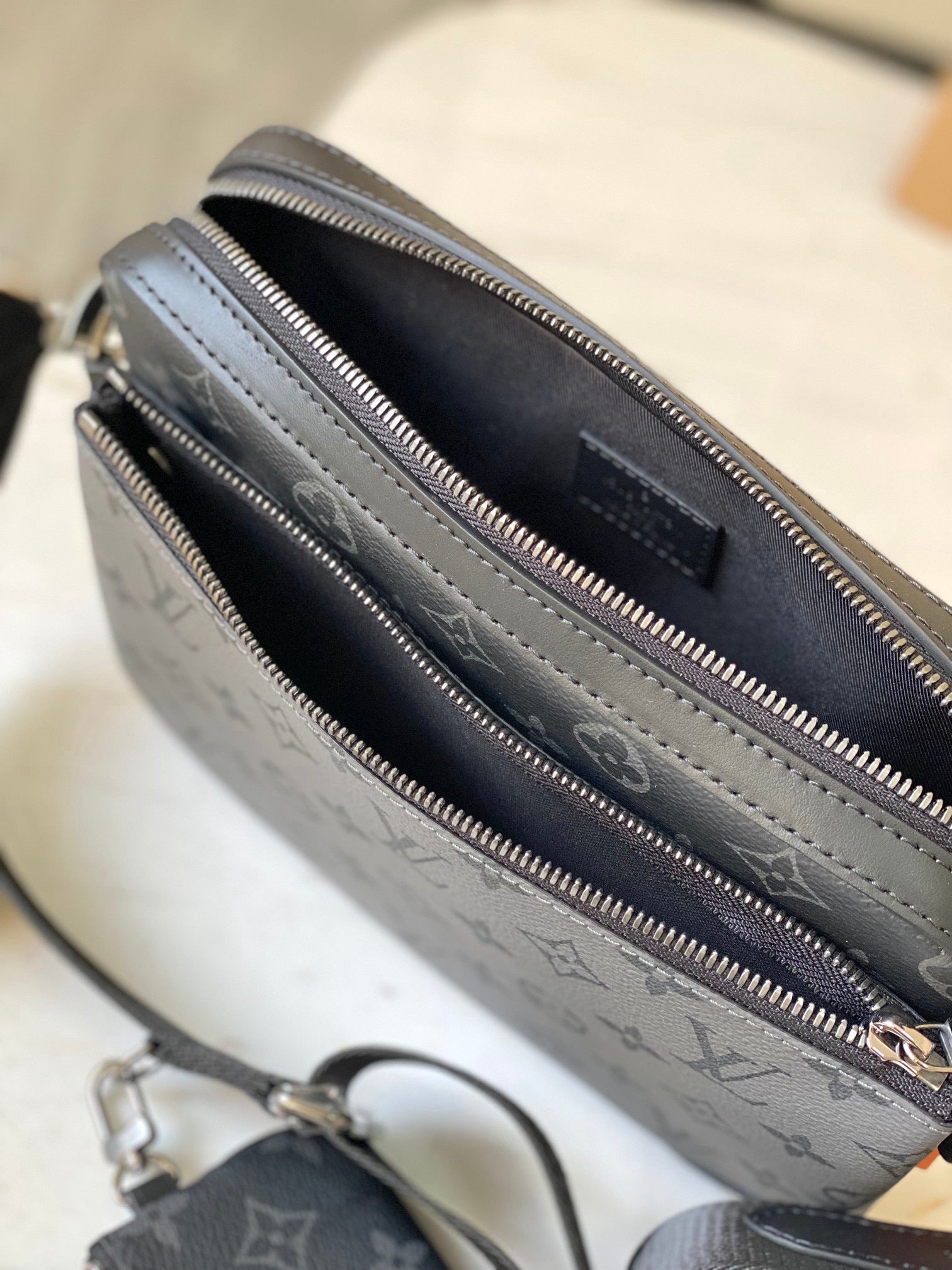 LOUIS VUITTON- LV bag