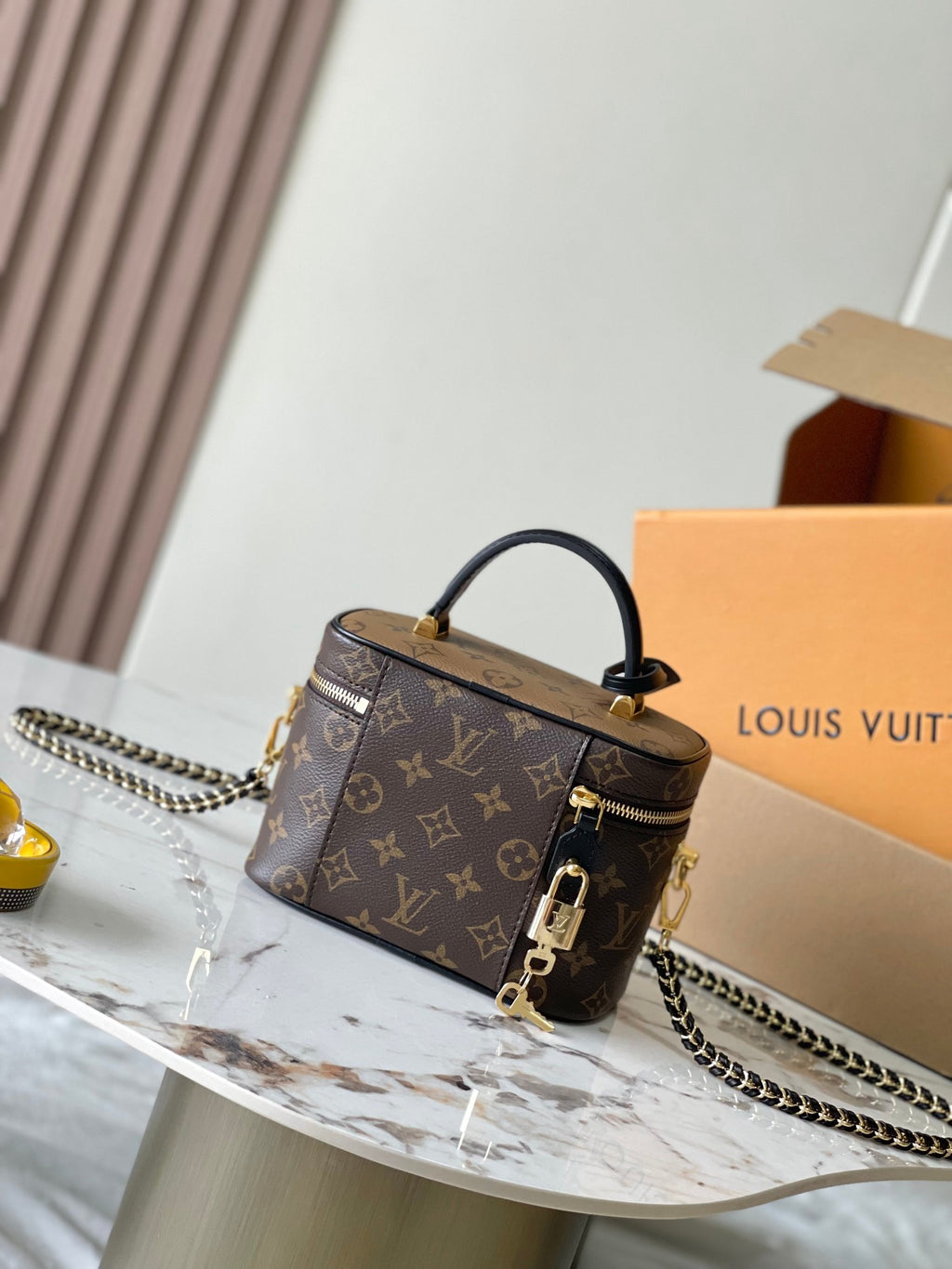 LOUIS VUITTON- LV bag