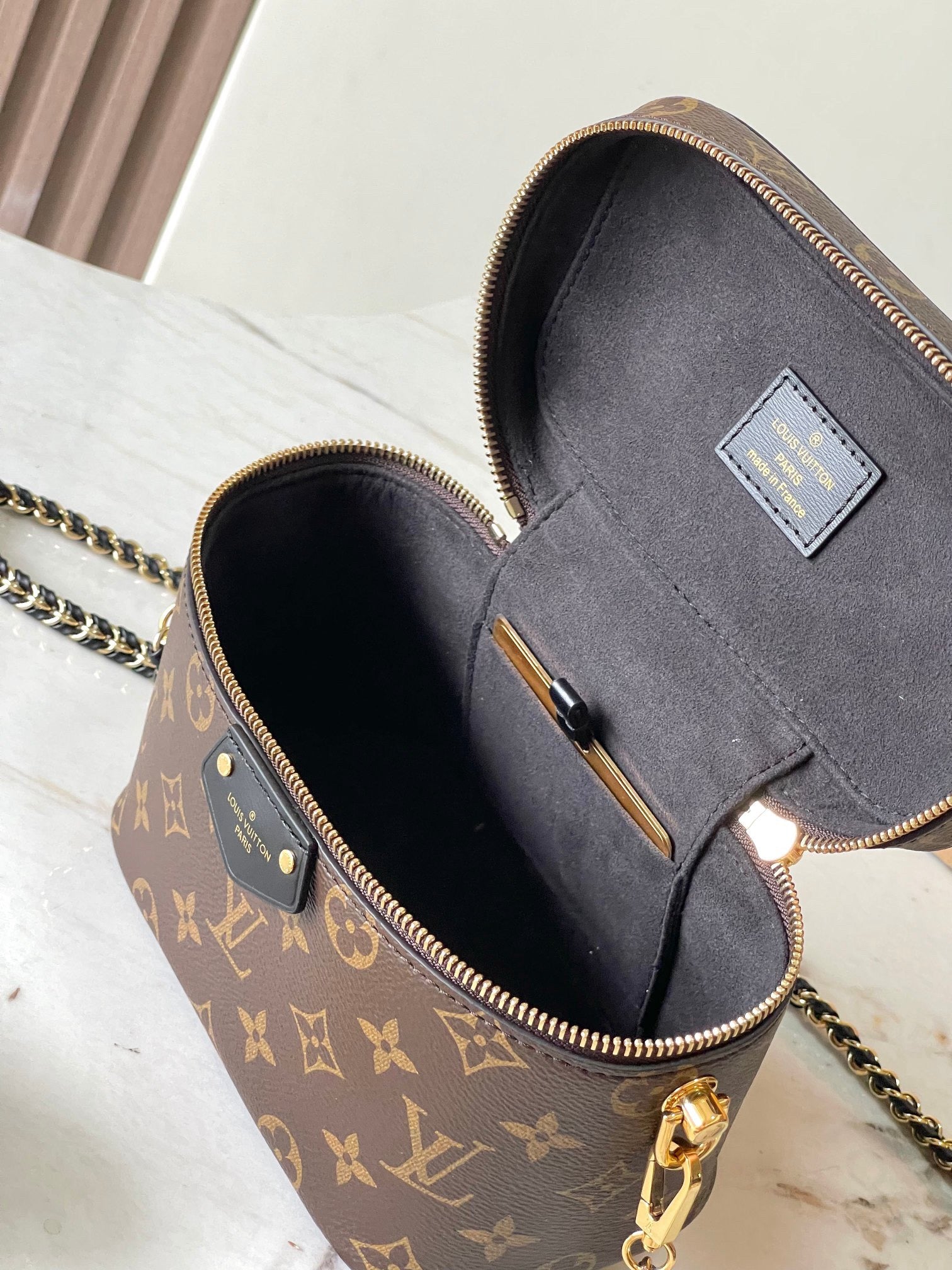 LOUIS VUITTON- LV bag