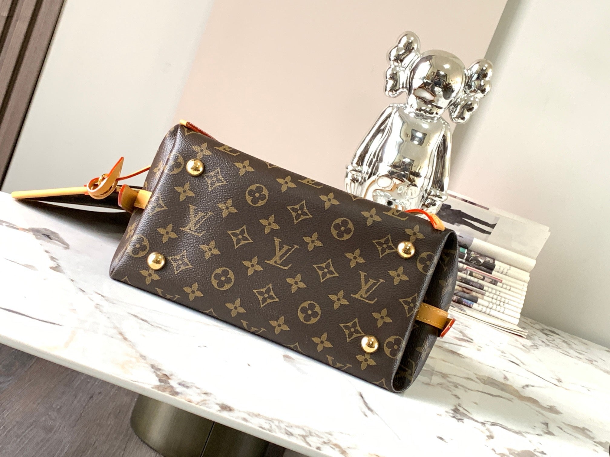 LOUIS VUITTON- LV bag