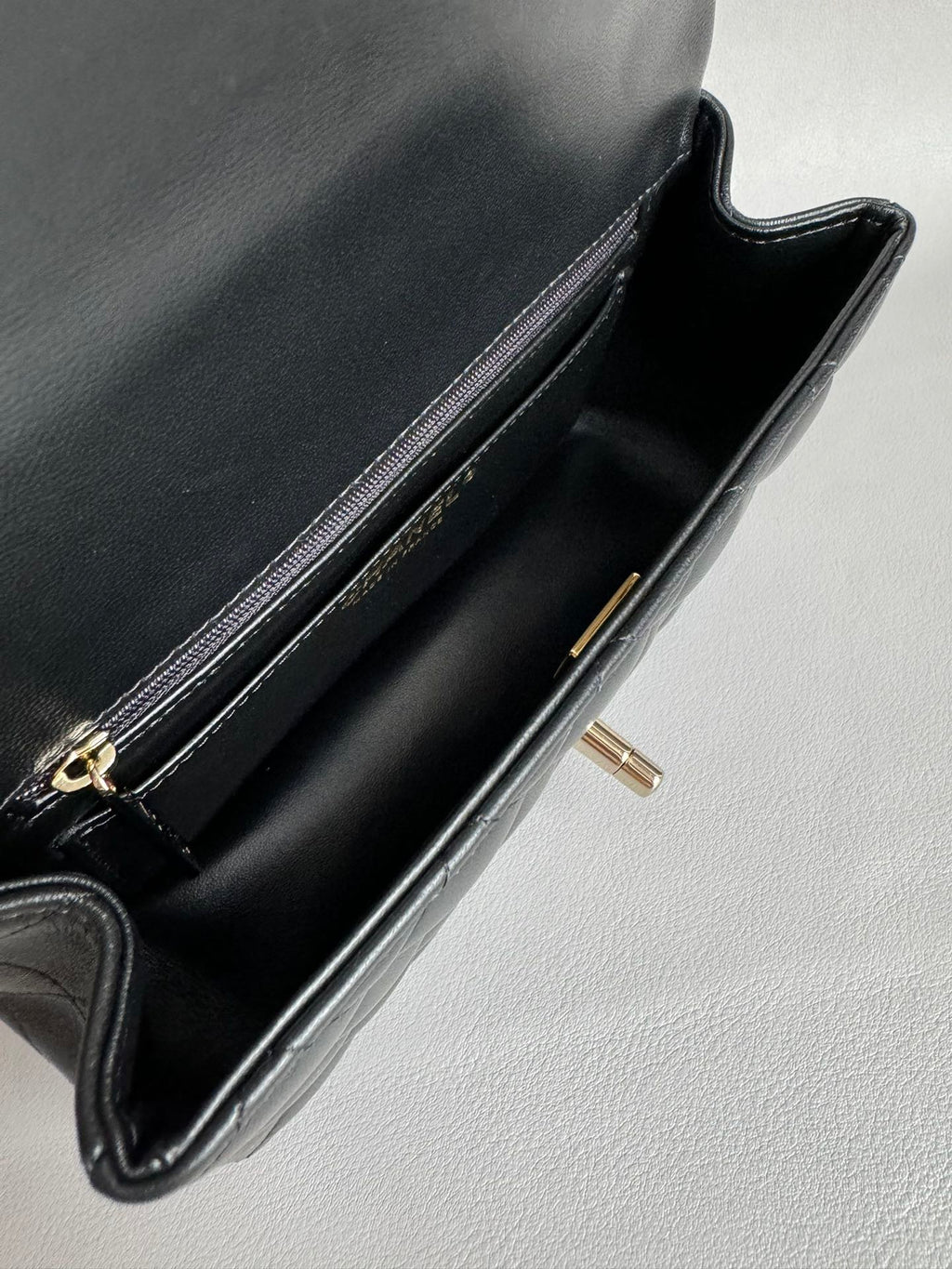 CHANEL-25B CF Handle  bag golden/sliver