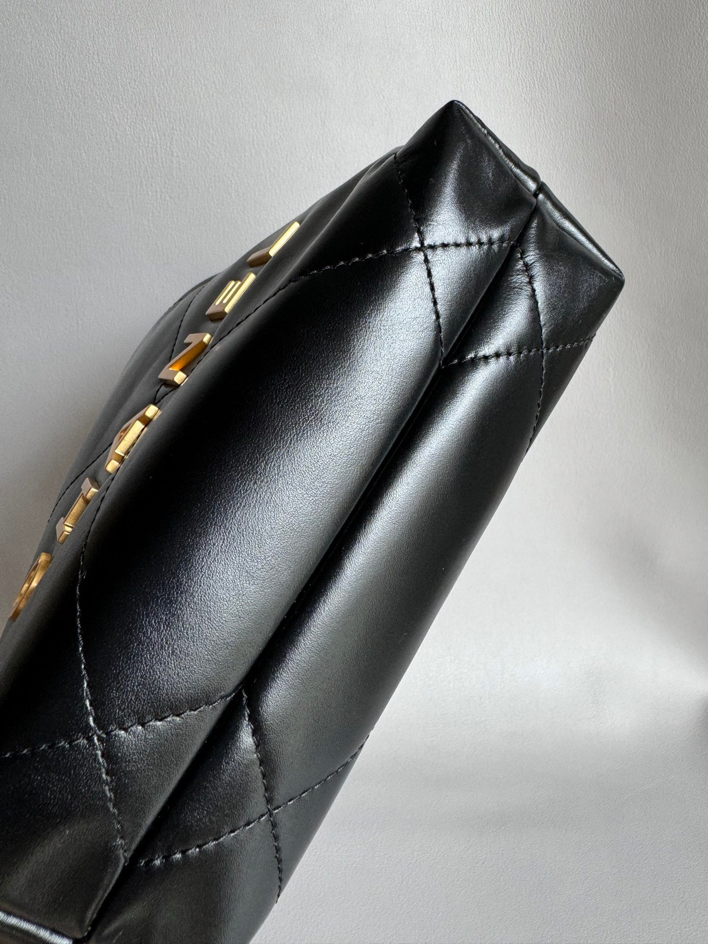 CHANEL-22bag mini golden/sliver