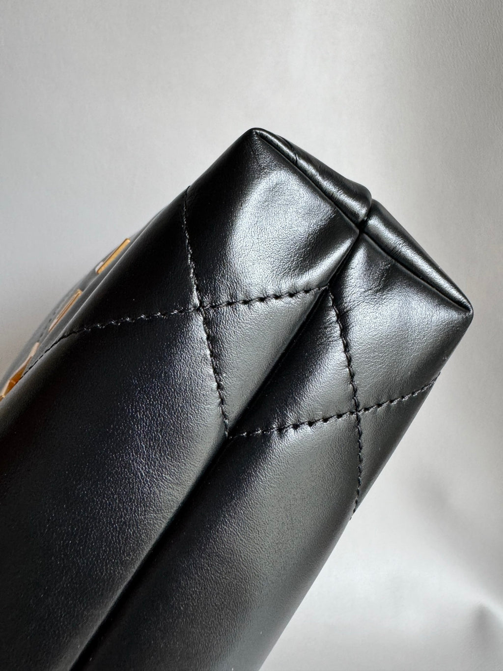 CHANEL-22bag mini golden/sliver