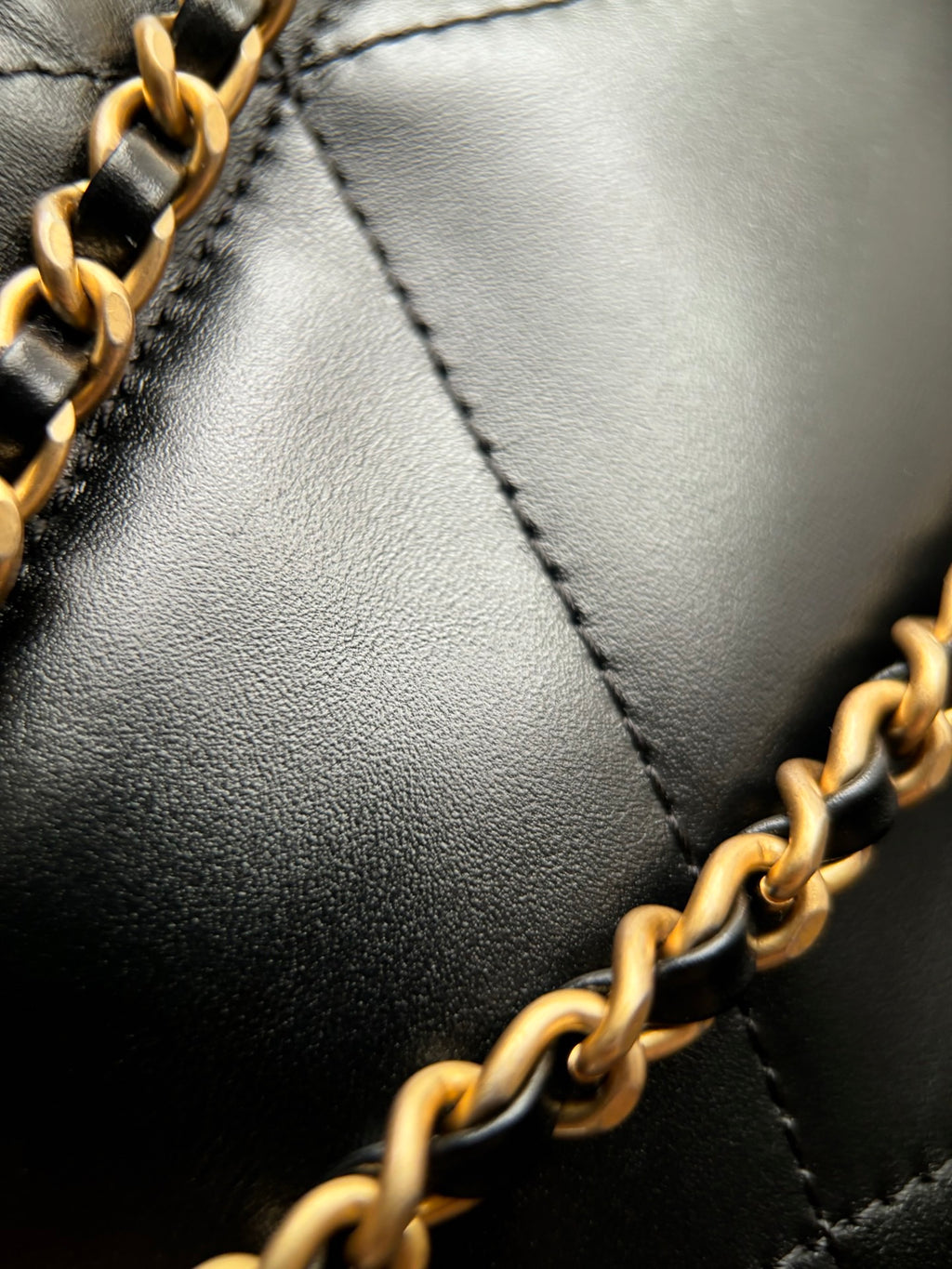 CHANEL-22bag mini golden/sliver