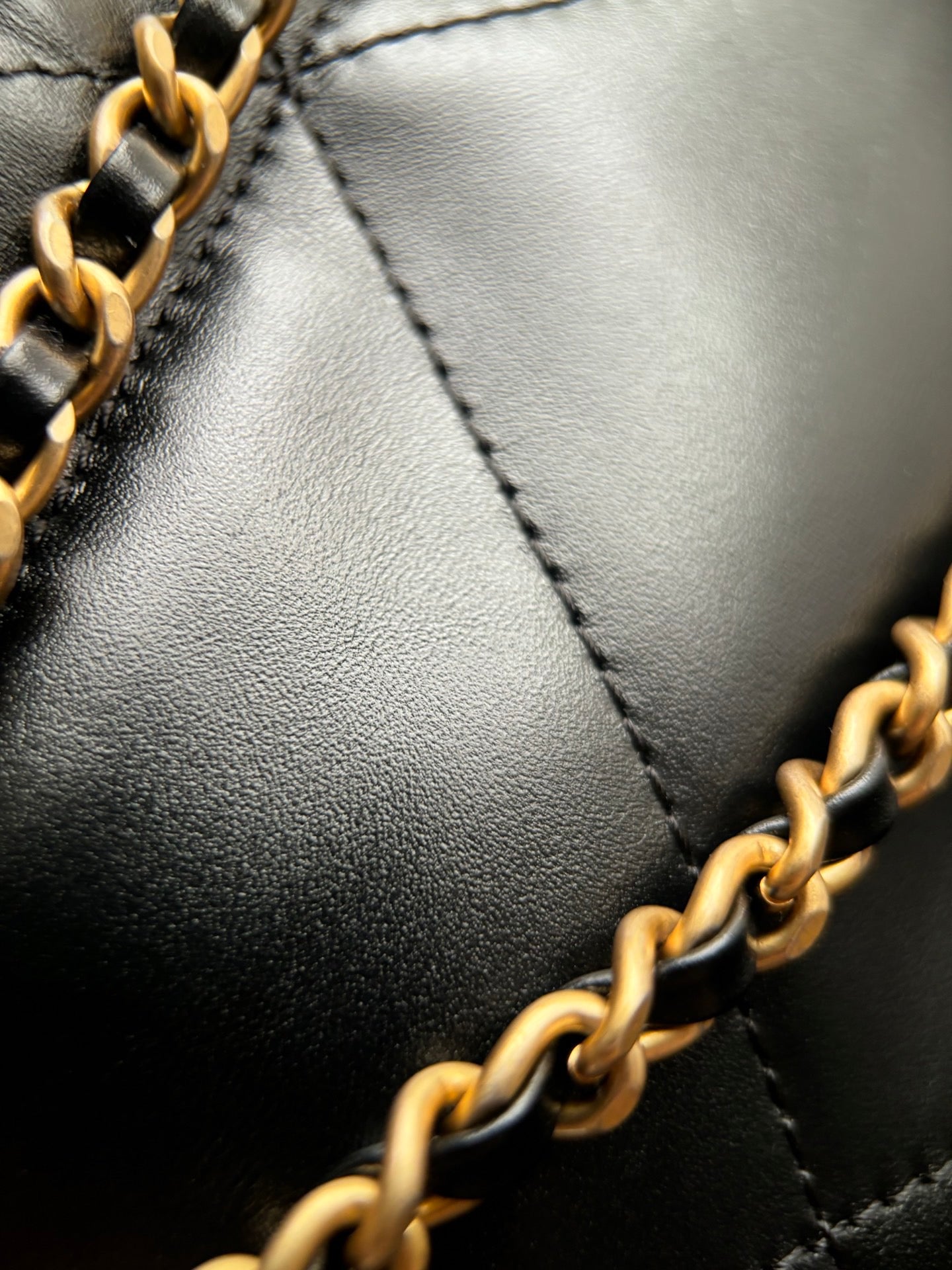 CHANEL-22bag mini golden/sliver