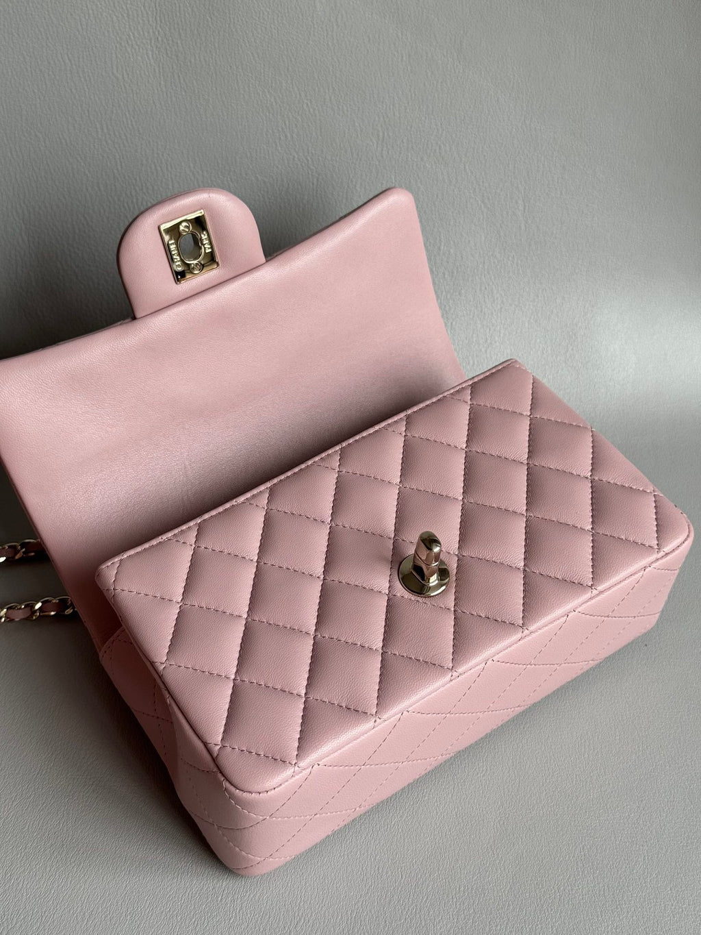 CHANEL-25B CF Handle mini bag golden/sliver