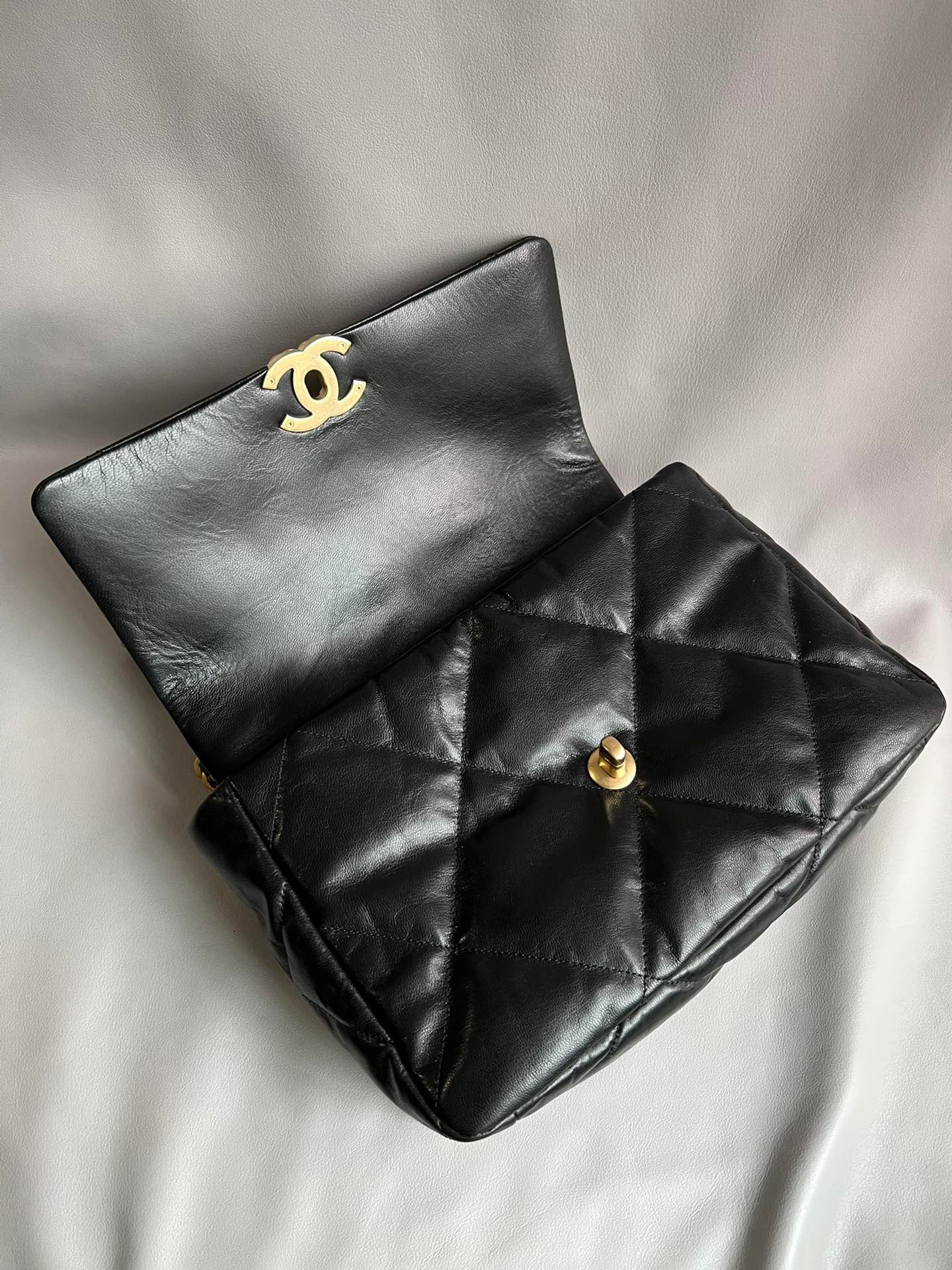CHANEL-19 bag golden/sliver