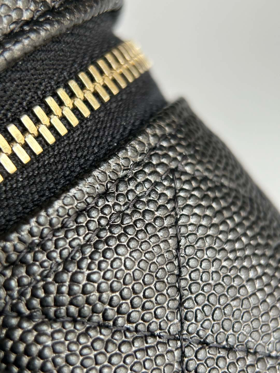 CHANEL-25S LP box golden/sliver