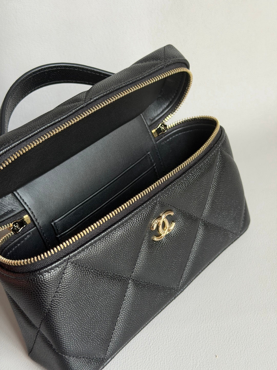 CHANEL-25KLP Bento Bag golden/sliver