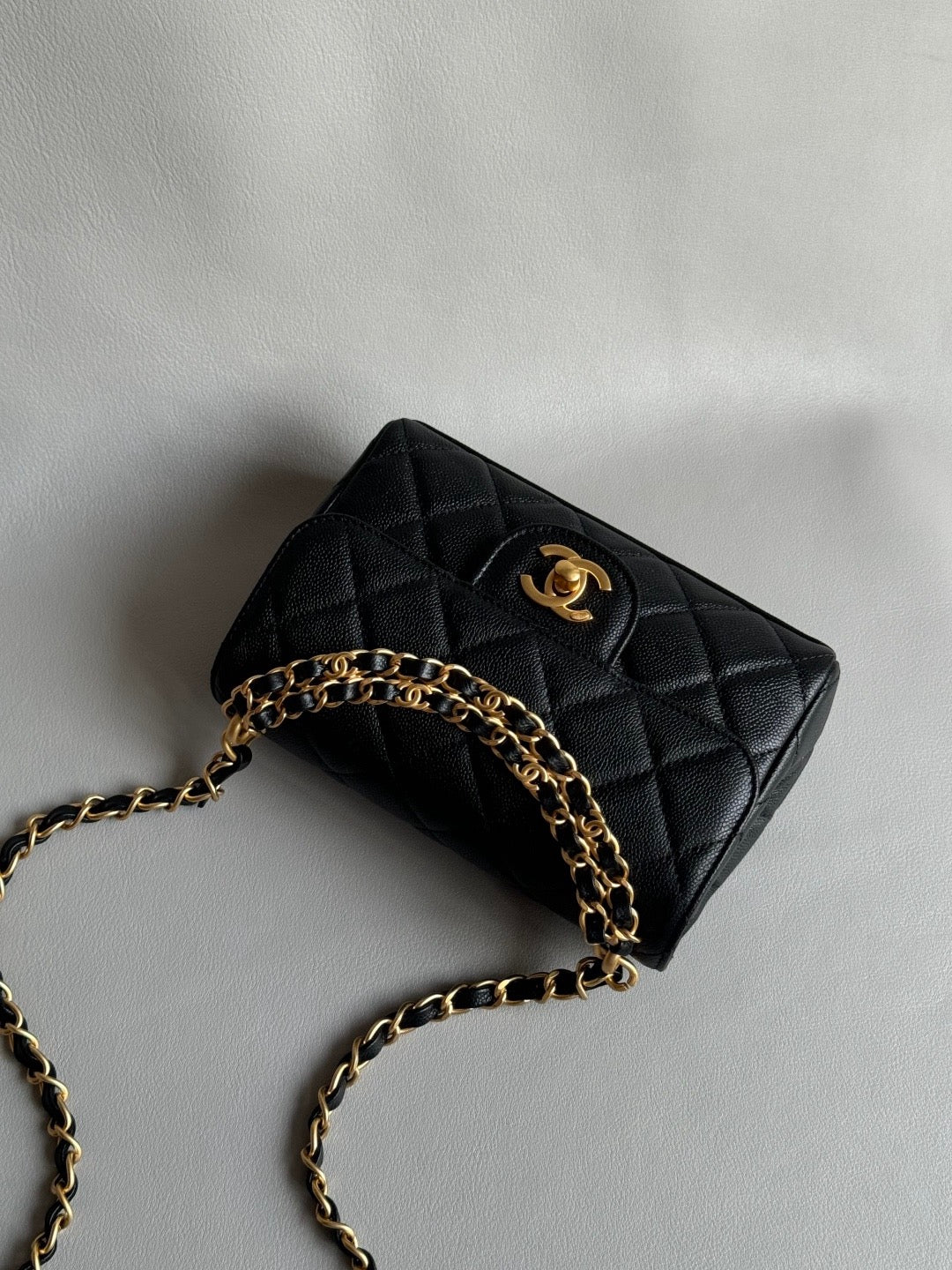 CHANEL-25B Handle BAG golden/sliver